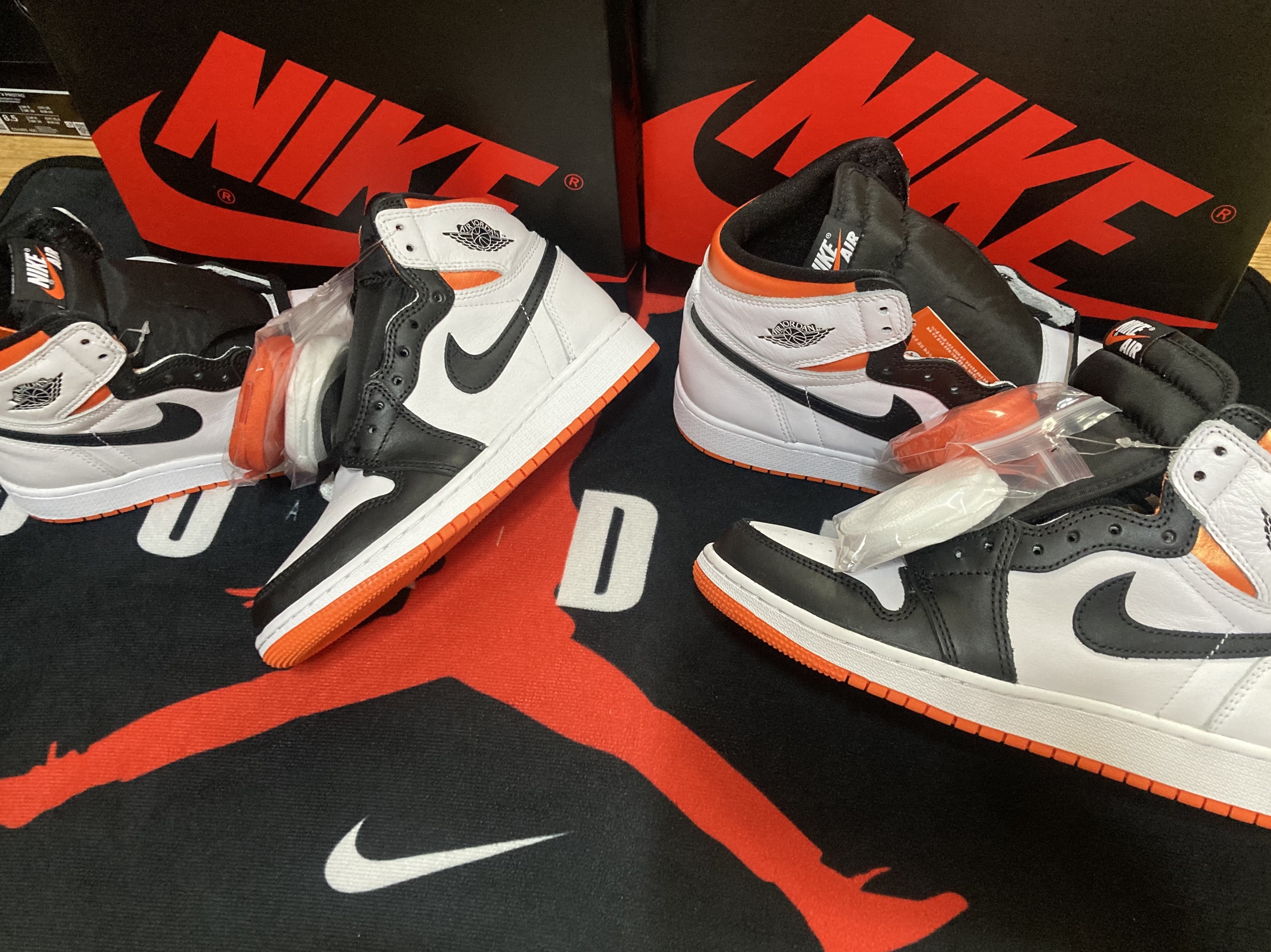 (GS) Jordan 1 Retro High OG Electro Orange 착용 스타일