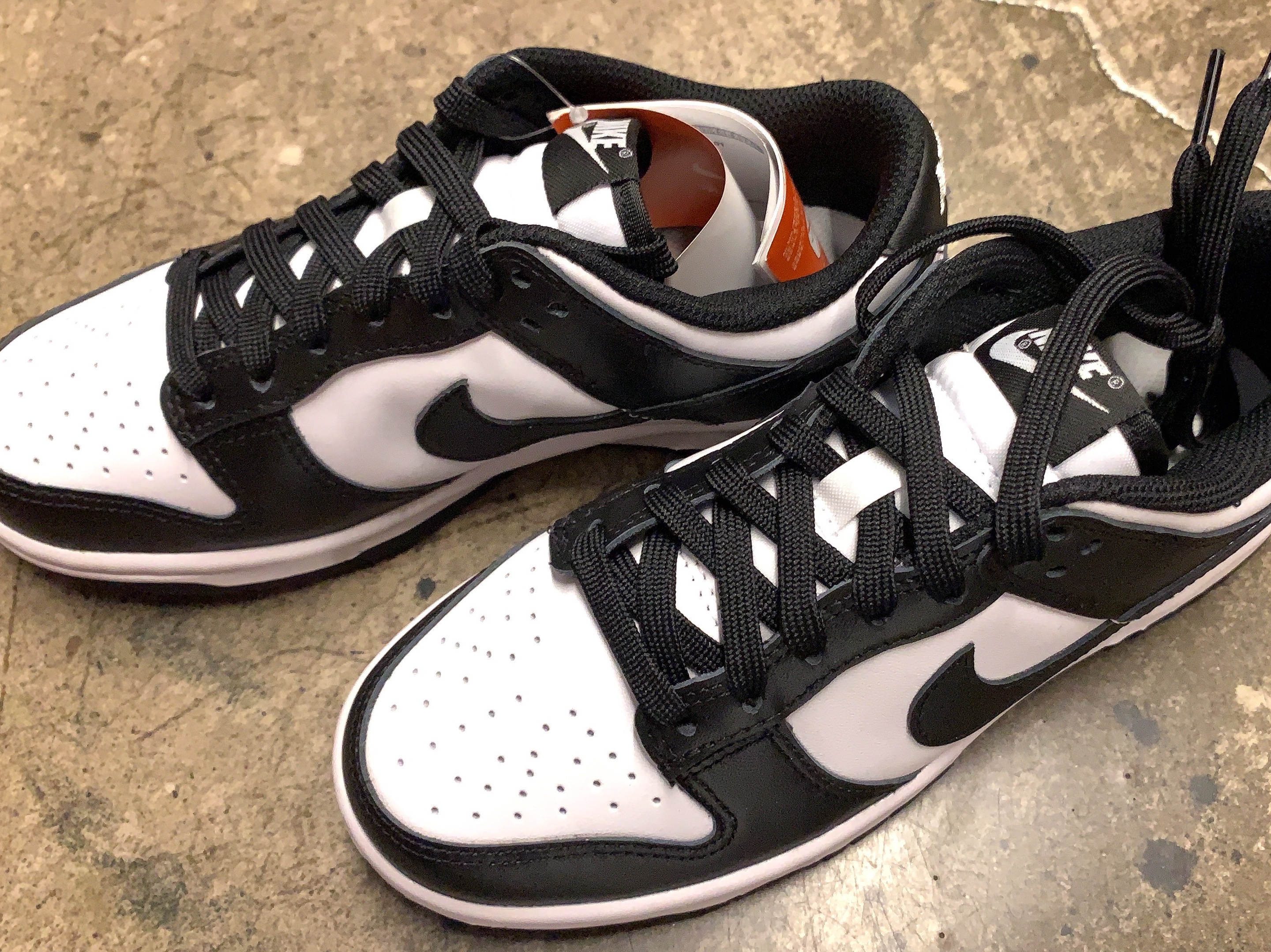 (W) Nike Dunk Low Black 착용 스타일 - 2