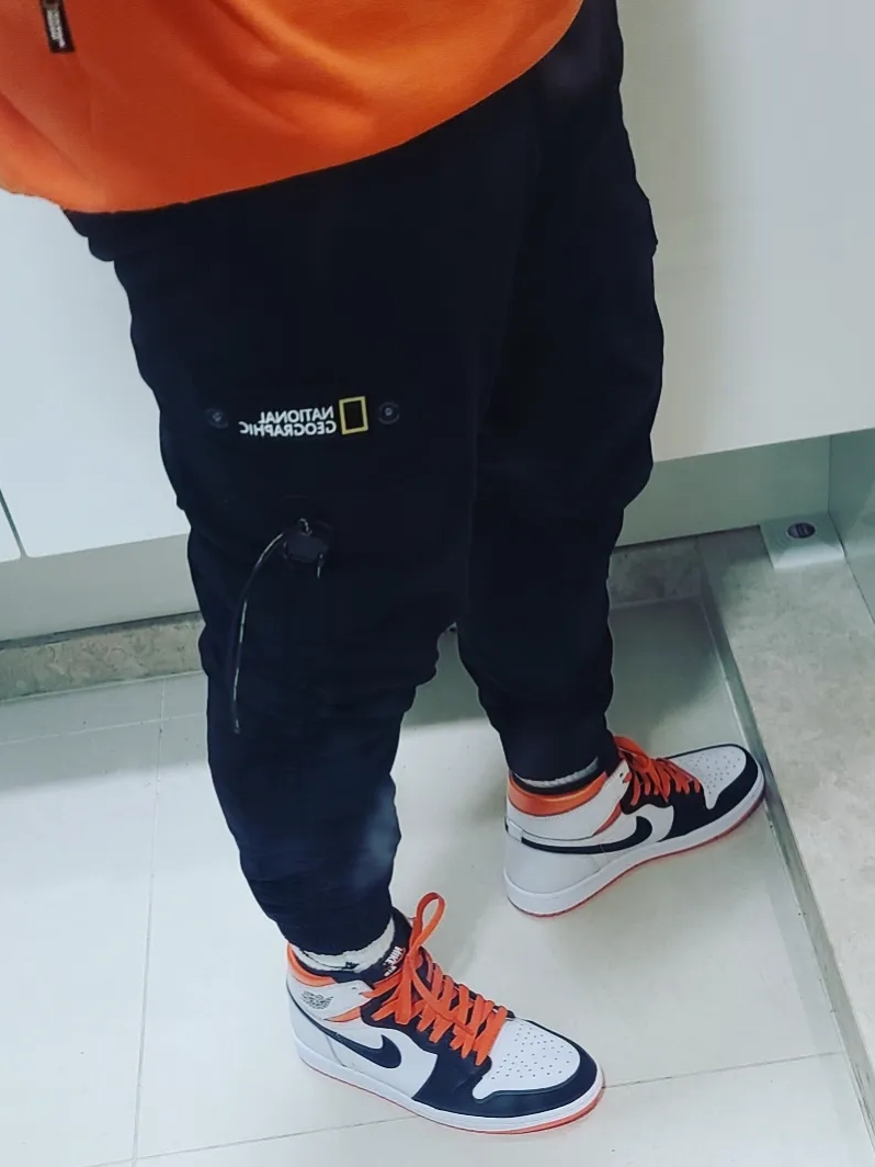 Jordan 1 Retro High OG Electro Orange, (GS) Jordan 1 Retro High OG Electro Orange 착용 스타일 - 2
