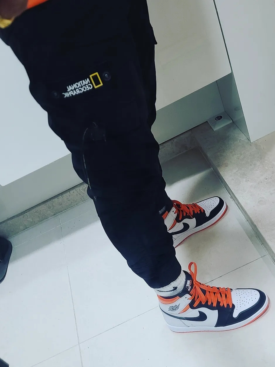 Jordan 1 Retro High OG Electro Orange, (GS) Jordan 1 Retro High OG Electro Orange 착용 스타일 - 1