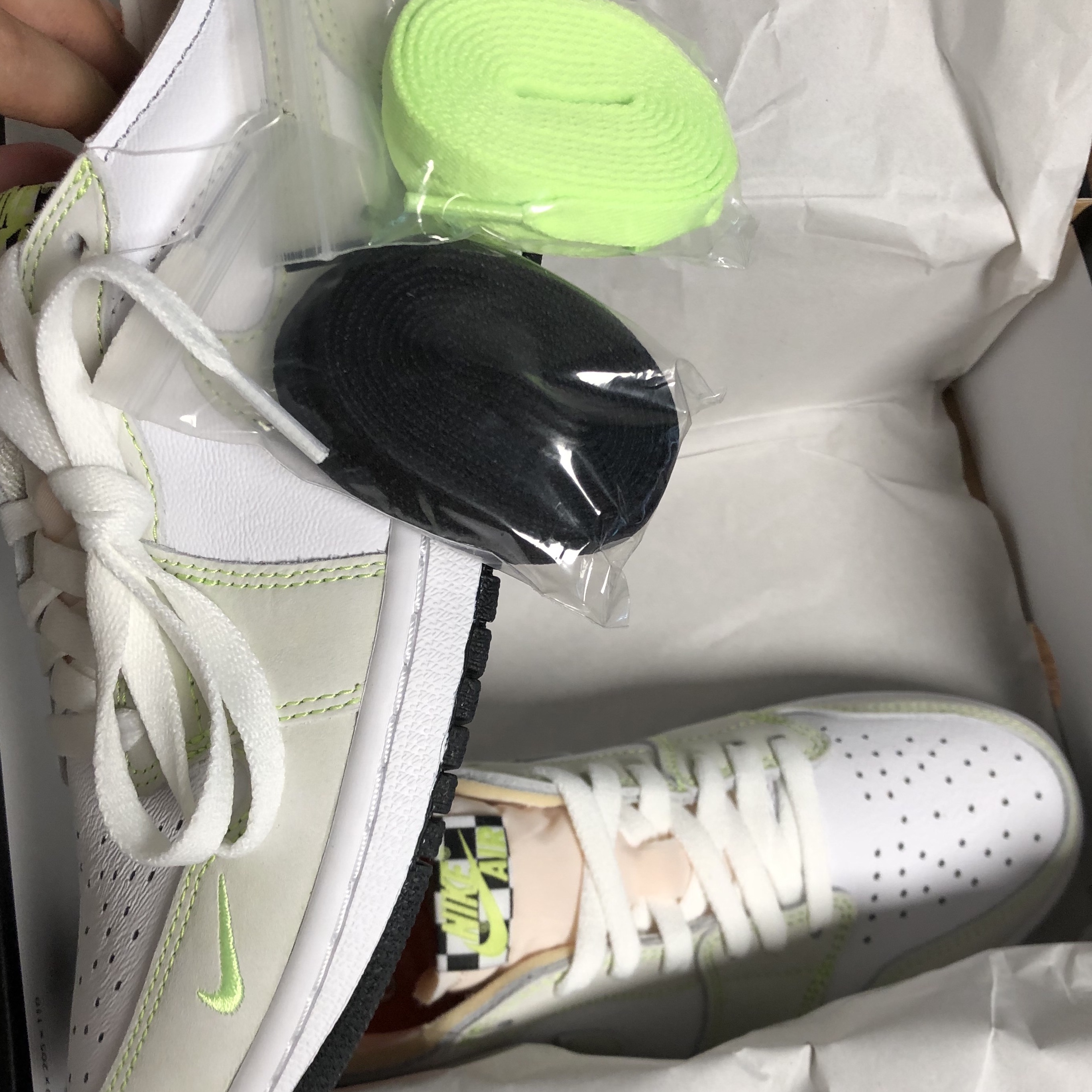 Jordan 1 Low OG Ghost Green 착용 스타일 - 1
