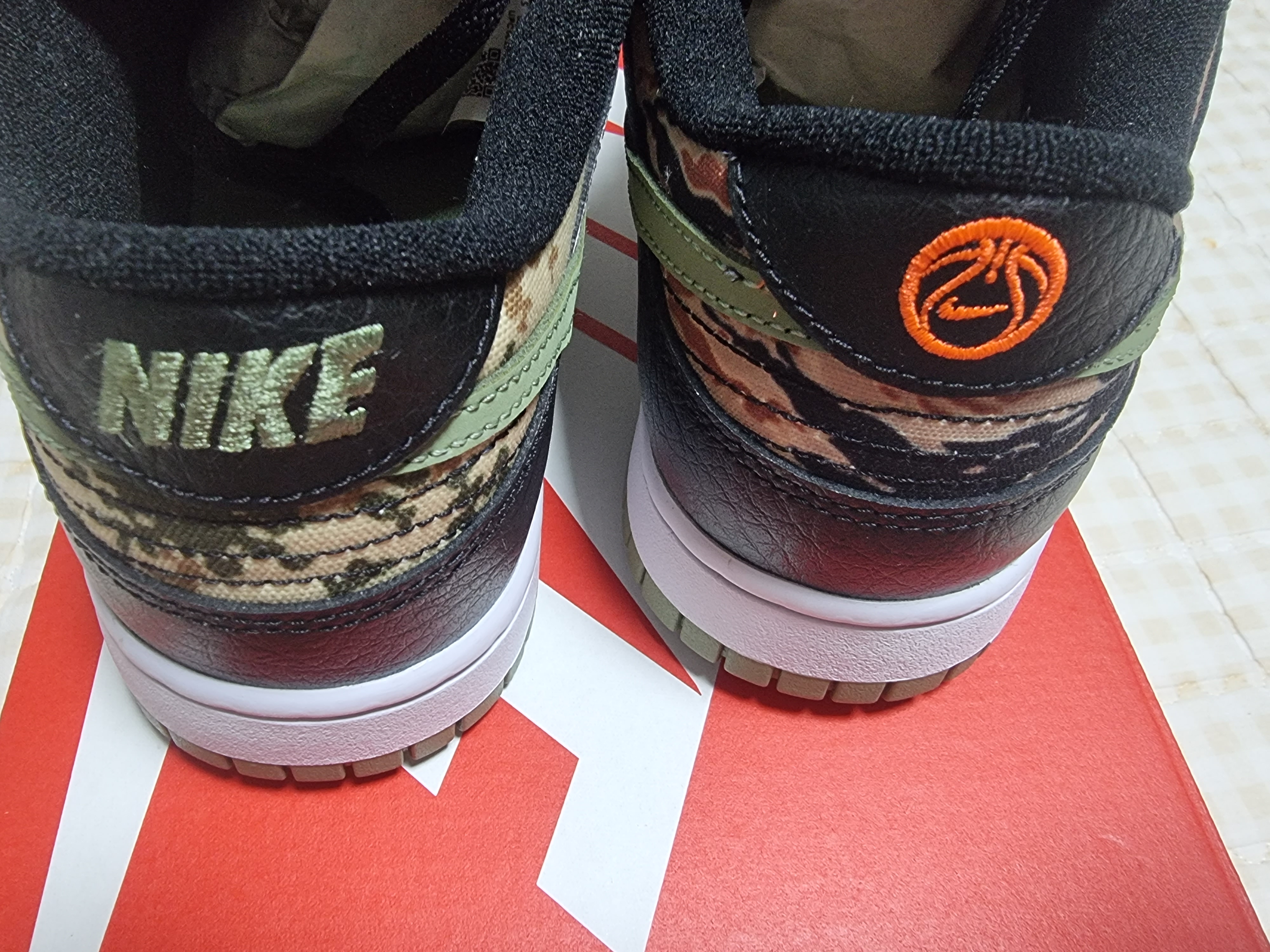 Nike Dunk Low SE Black Multi Camo 착용 스타일 - 5