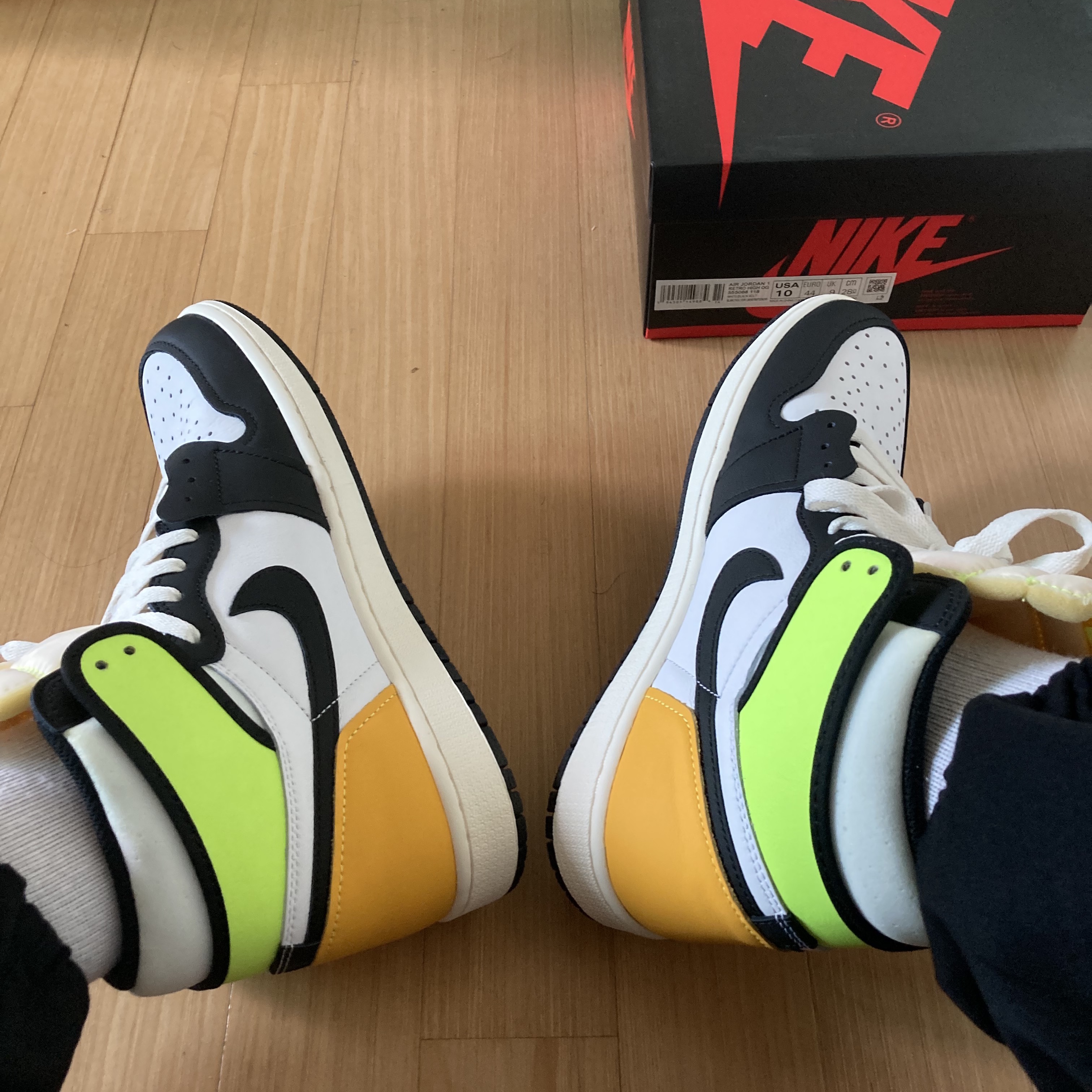 Jordan 1 Retro High OG Volt Gold 착용 스타일 - 2