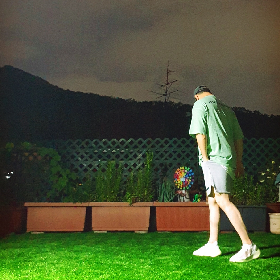 Adidas Yeezy Boost 380 Calcite Glow 착용 스타일 - 2