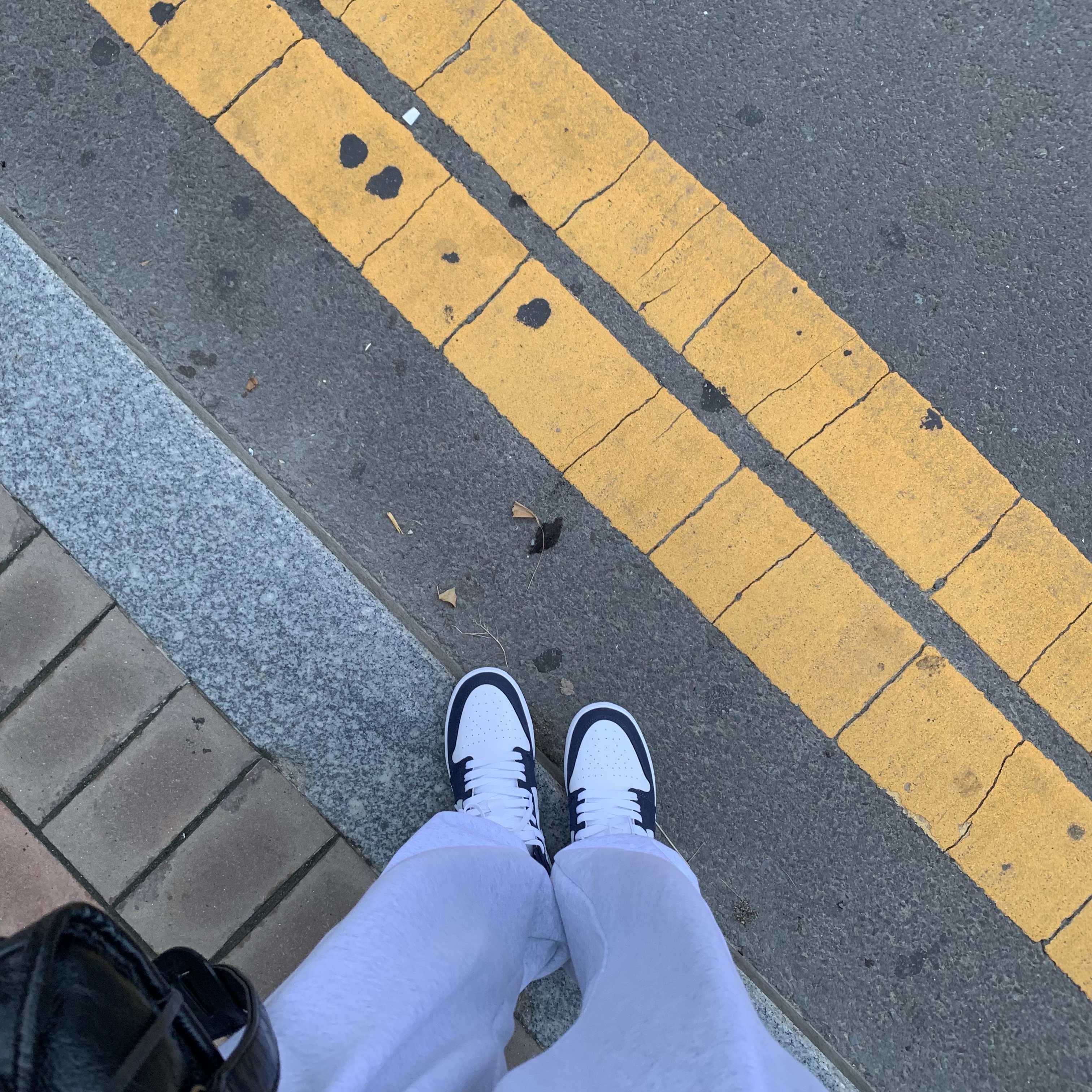 Jordan 1 Retro High OG CO.JP Midnight Navy, (GS) Jordan 1 Retro High OG CO.JP Midnight Navy 착용 스타일 - 1