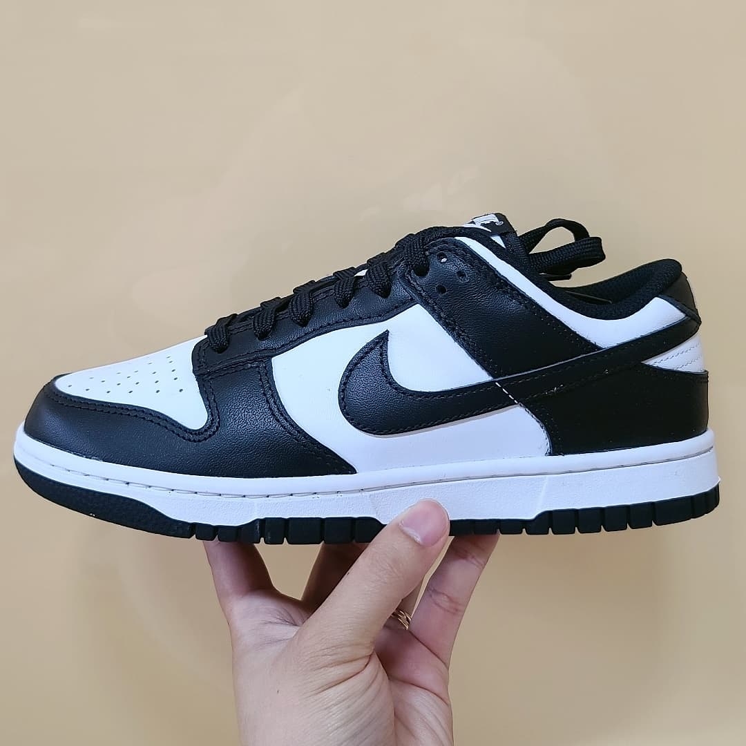 (W) Nike Dunk Low Black 착용 스타일 - 1
