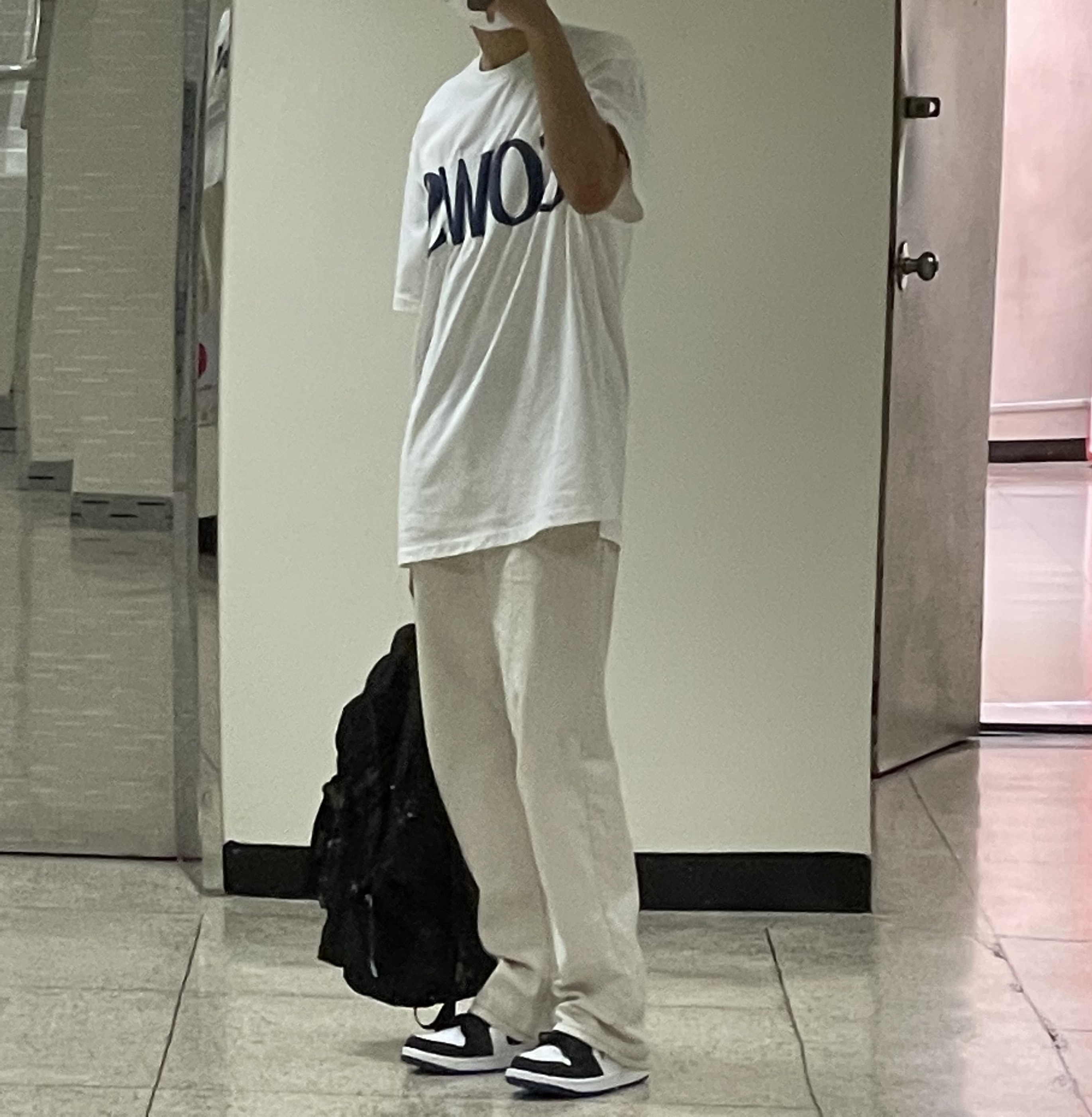 Jordan 1 Mid SE Hyper Royal 착용 스타일