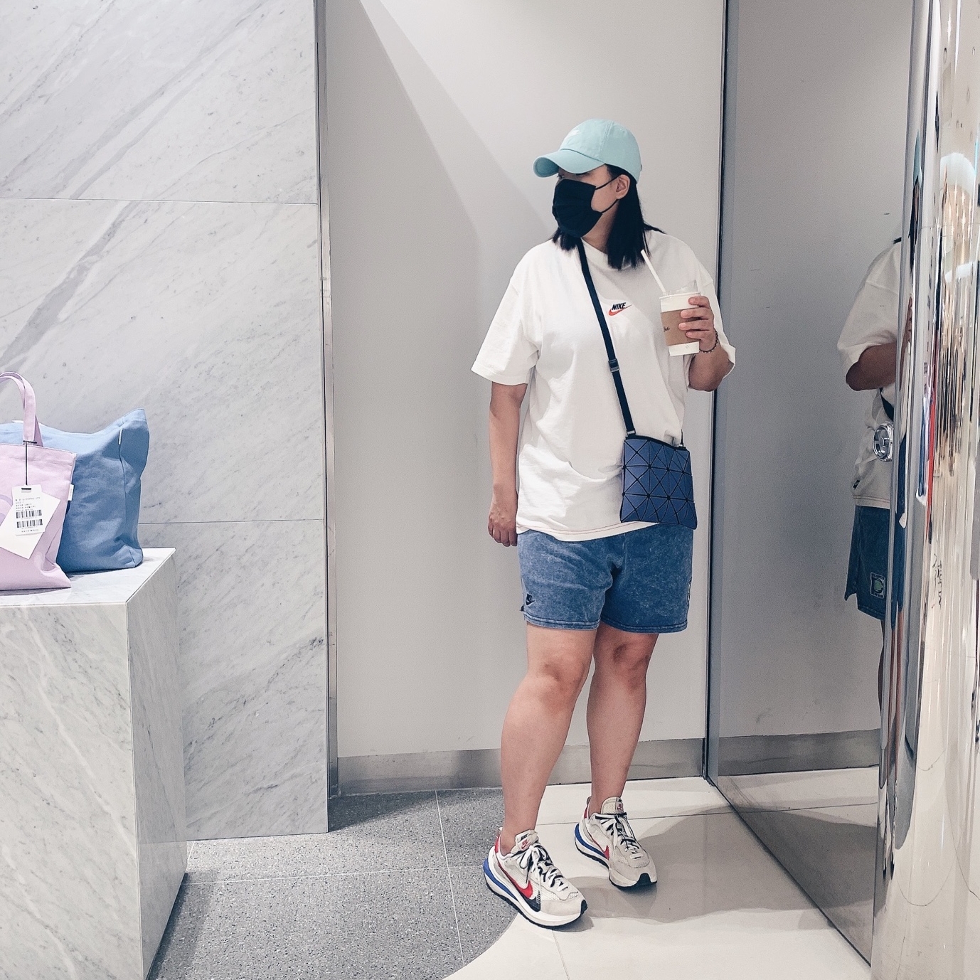 Nike x Sacai VaporWaffle Royal Fuchsia 착용 스타일