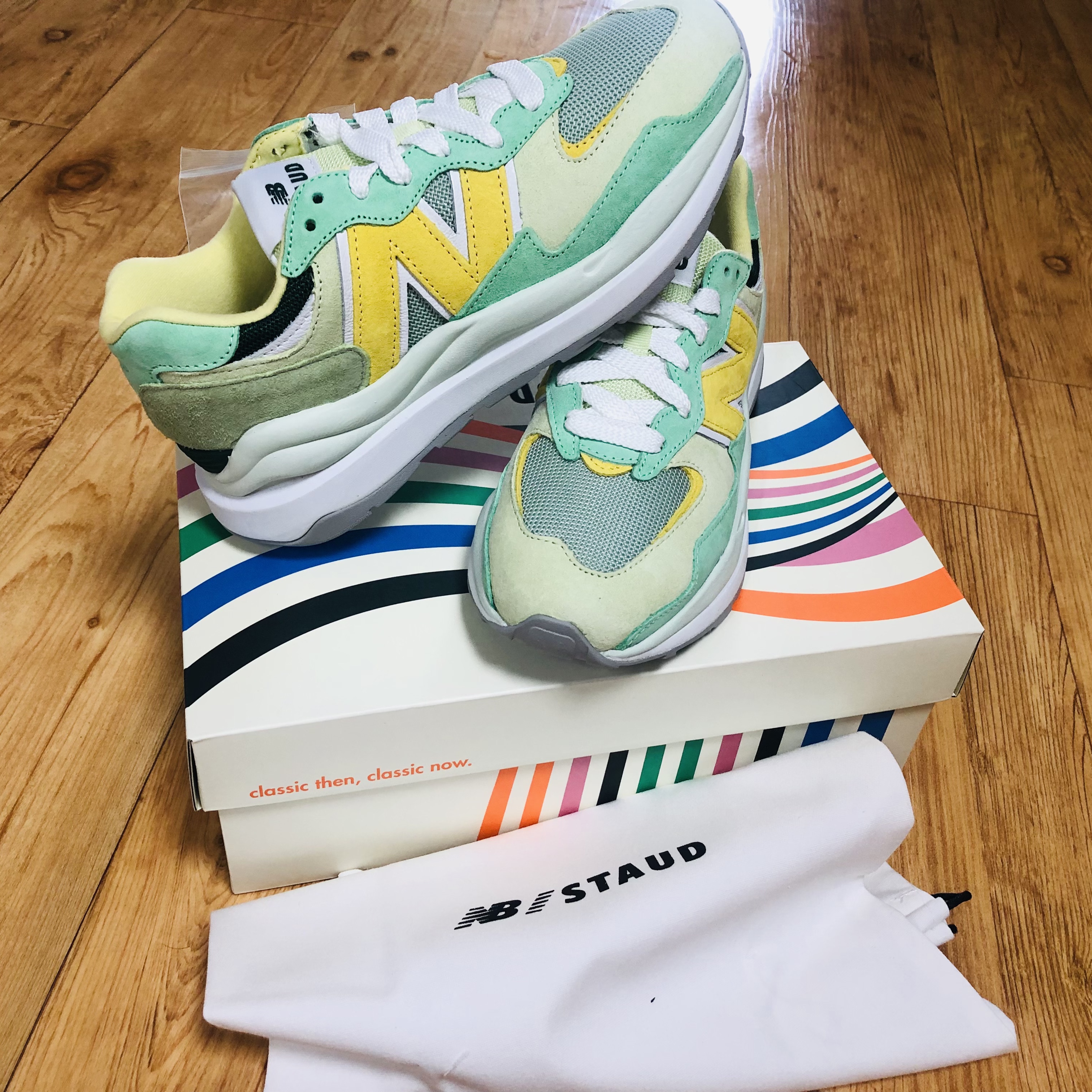 New Balance x Staud 5740 Green 착용 스타일