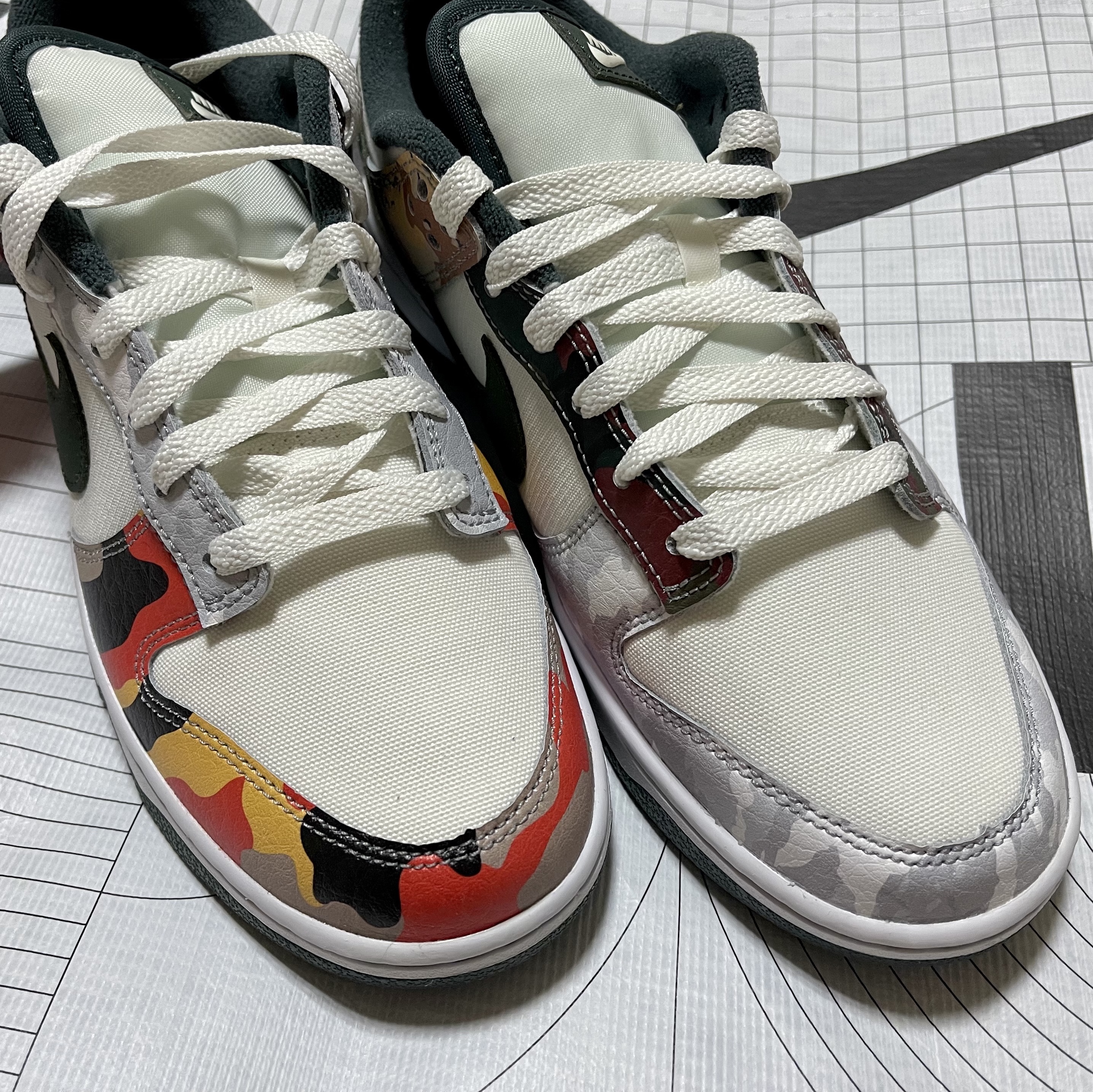 Nike Dunk Low SE Sail Multi Camo 착용 스타일 - 2