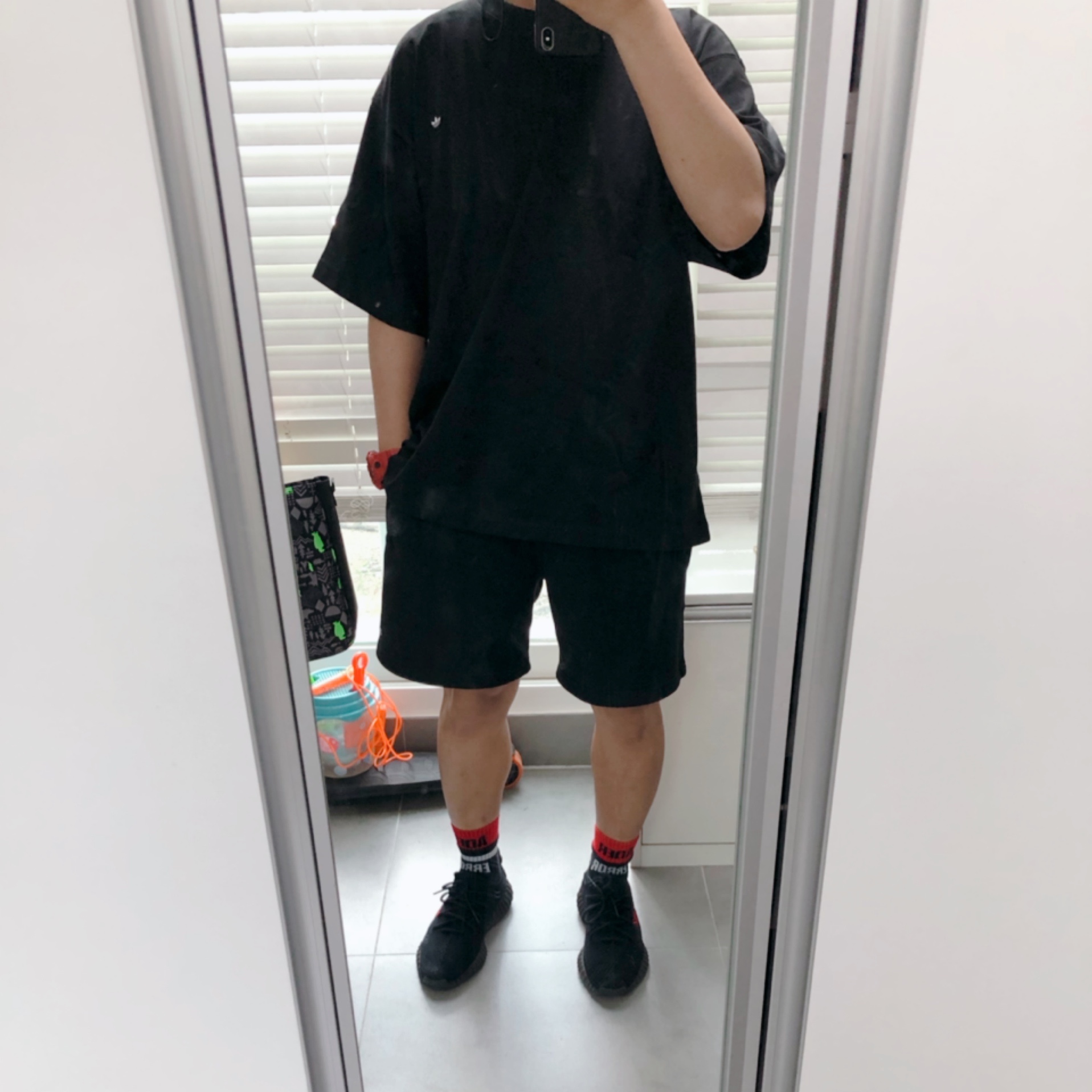 Adidas Yeezy Boost 350 V2 Black Red 2020 착용 스타일