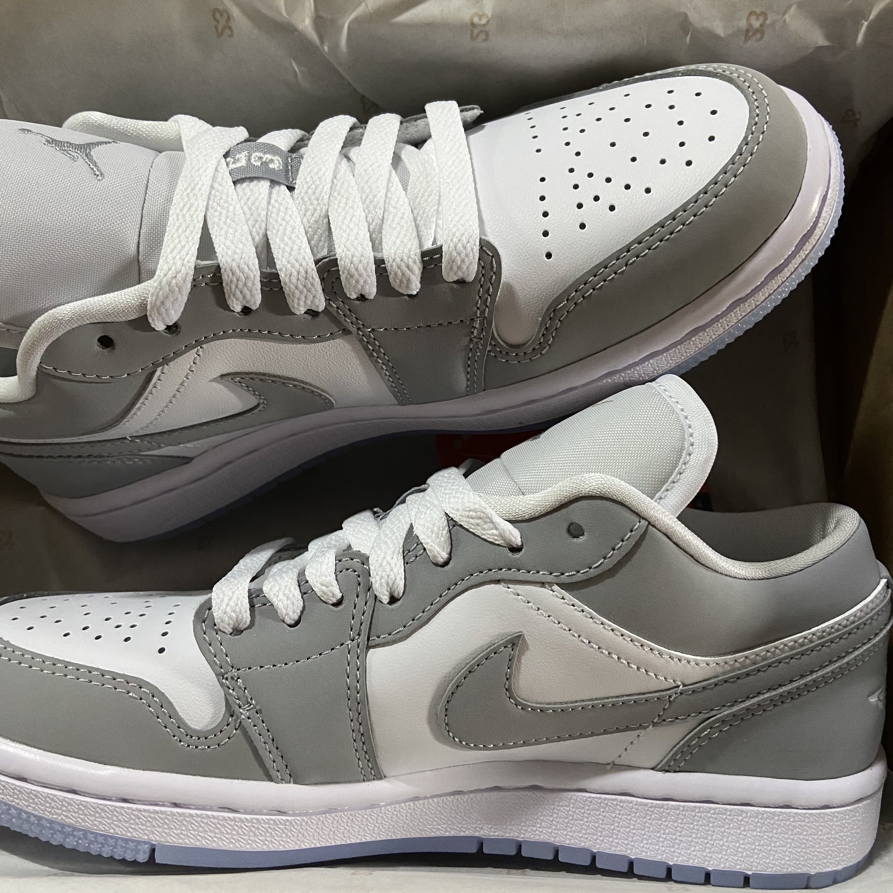 (W) Jordan 1 Low White Wolf Grey 착용 스타일