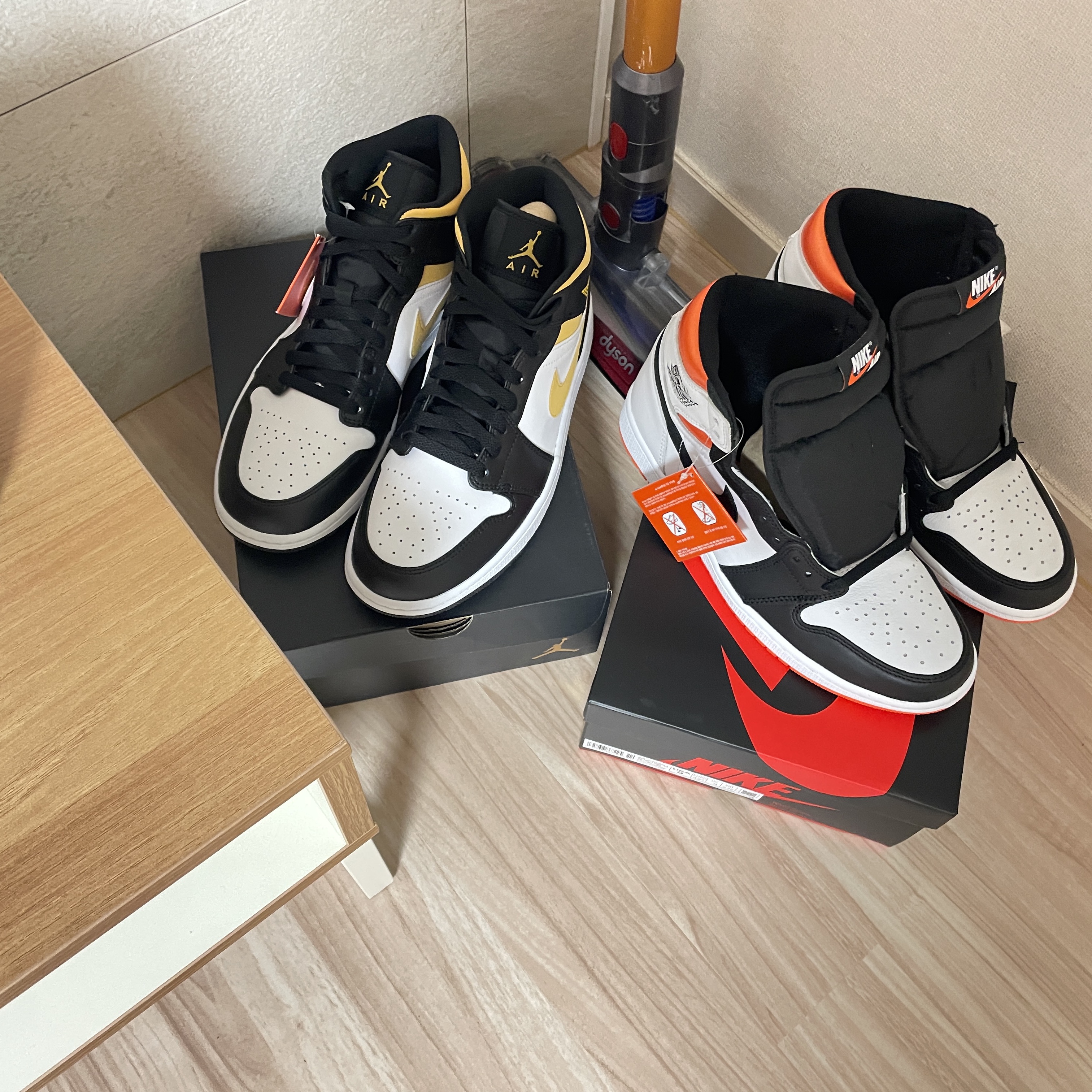 Jordan 1 Retro High OG Electro Orange, Jordan 1 Mid Pollen 착용 스타일