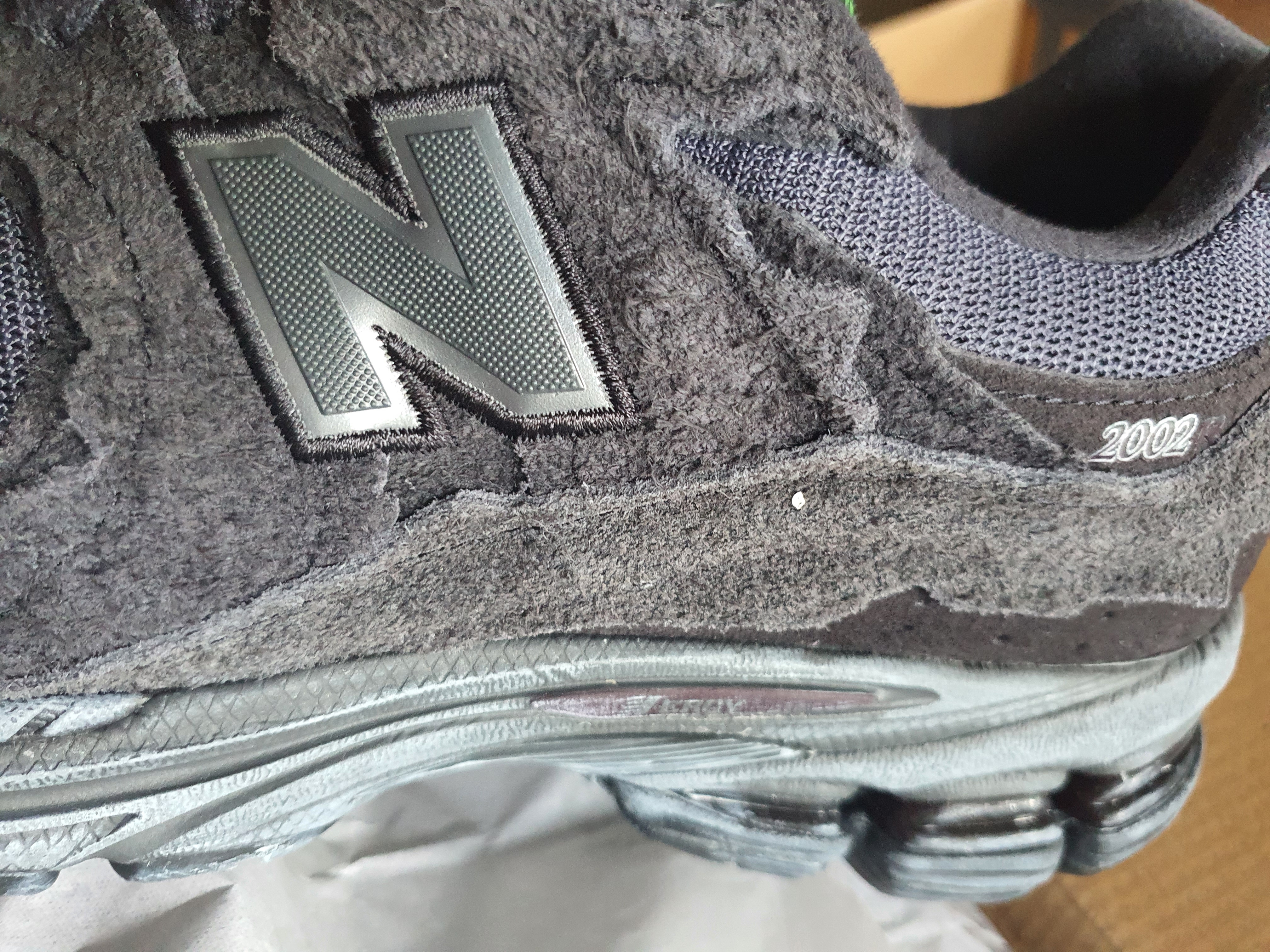 New Balance 2002R Protection Pack Phantom 착용 스타일 - 2