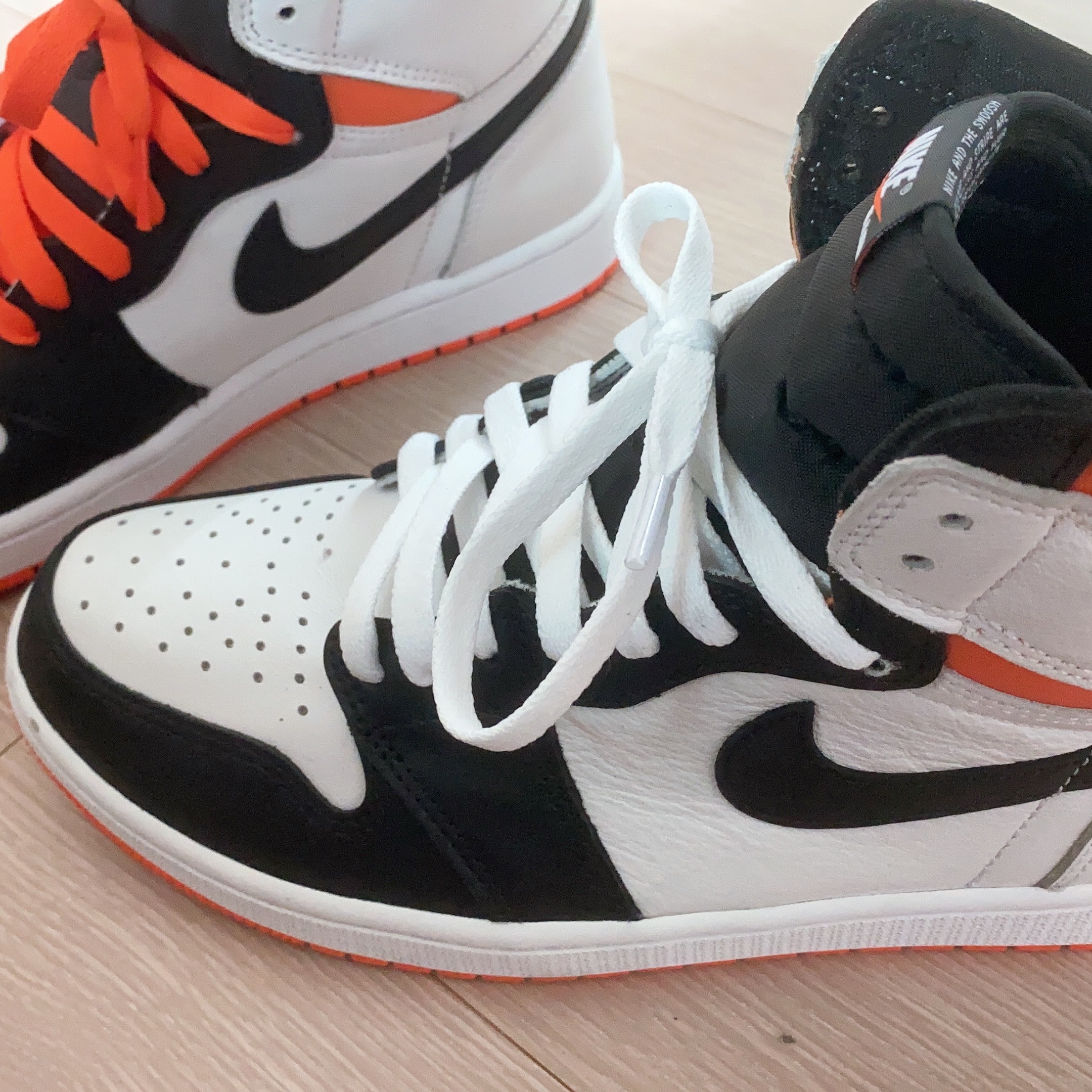 Jordan 1 Retro High OG Electro Orange 착용 스타일 - 4