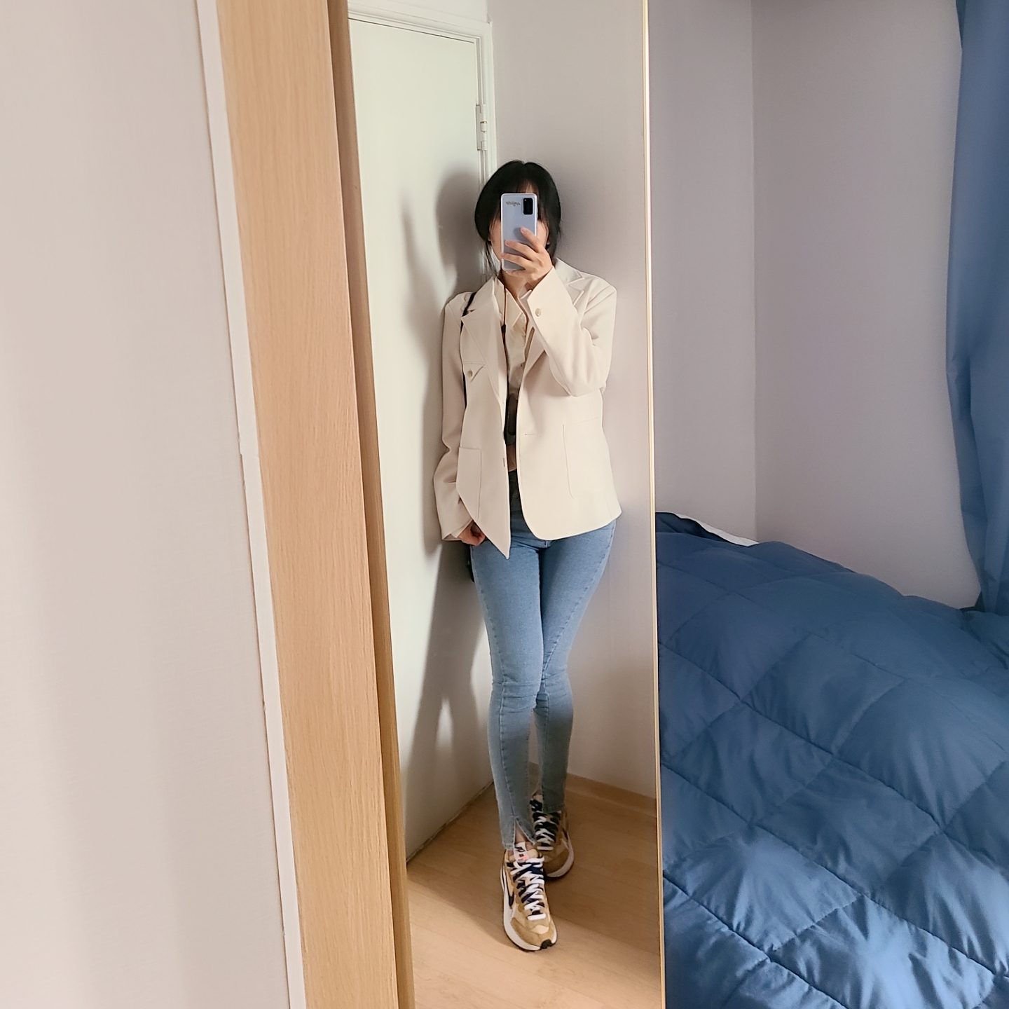 Nike x Sacai VaporWaffle Sesame and Blue Void 착용 스타일