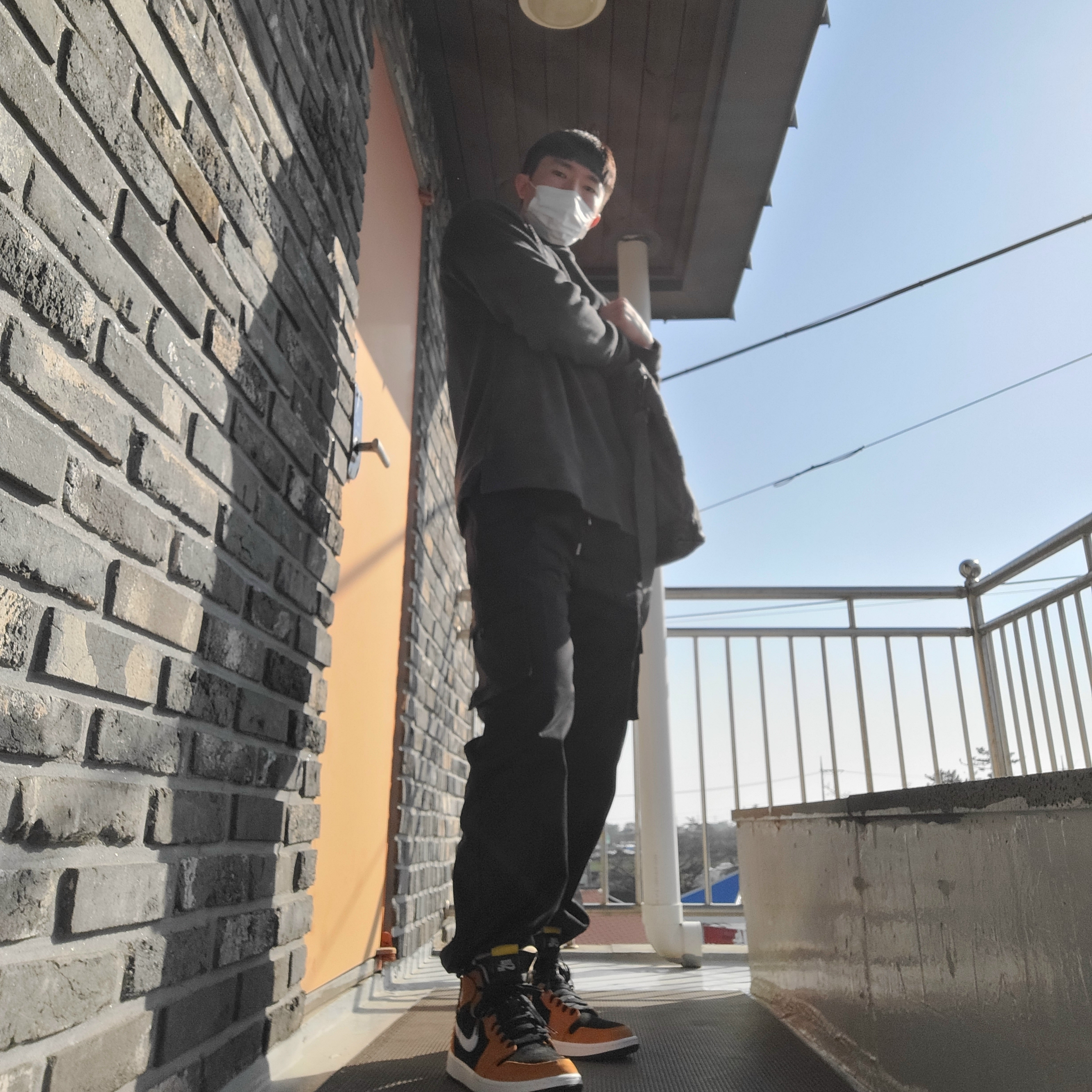 Jordan 1 Zoom Air CMFT Monarch Orange 착용 스타일 - 1