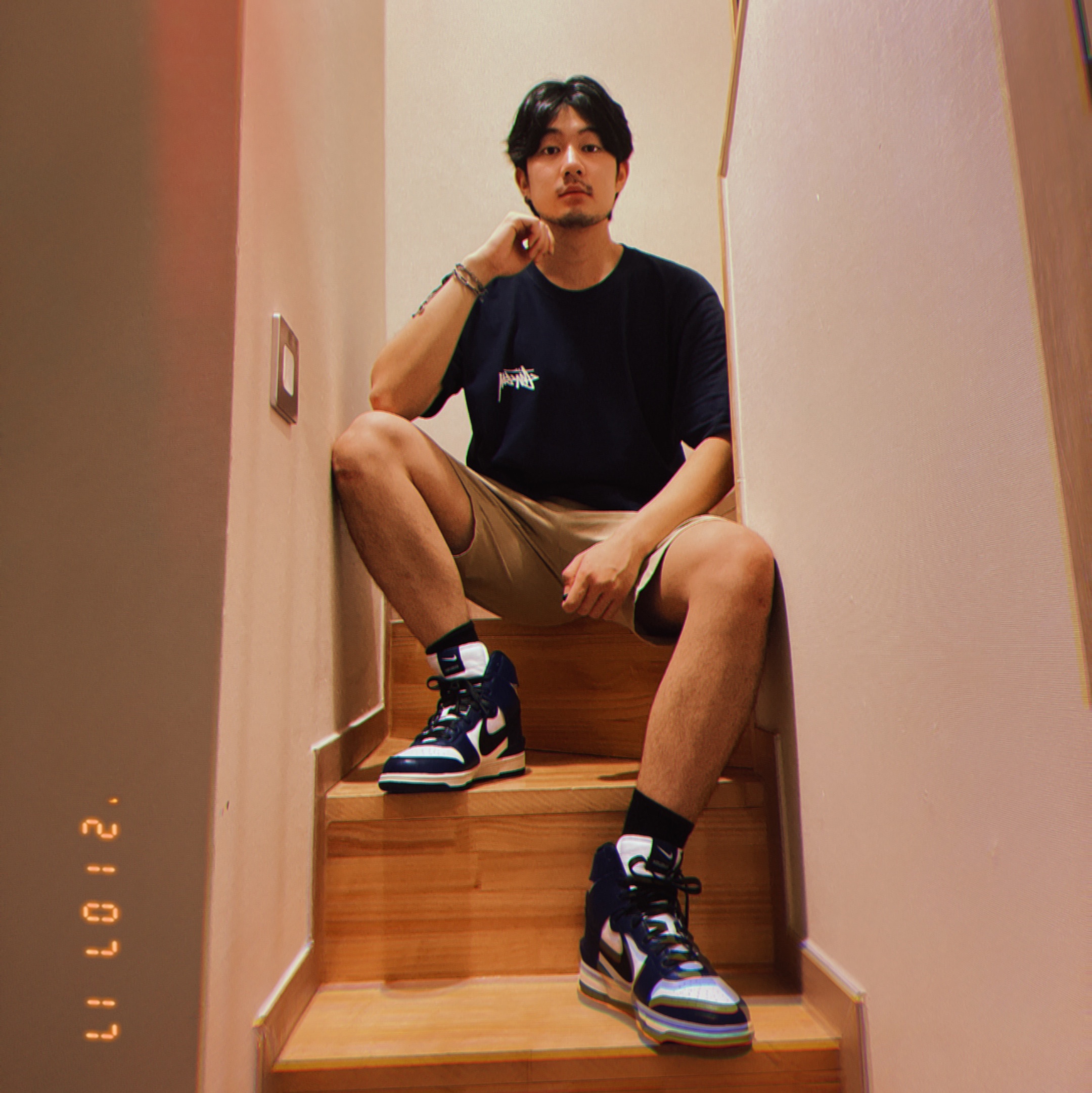 Nike x Ambush Dunk High Deep Royal Blue, Stussy Reflection T-Shirt Black 착용 스타일 - 2
