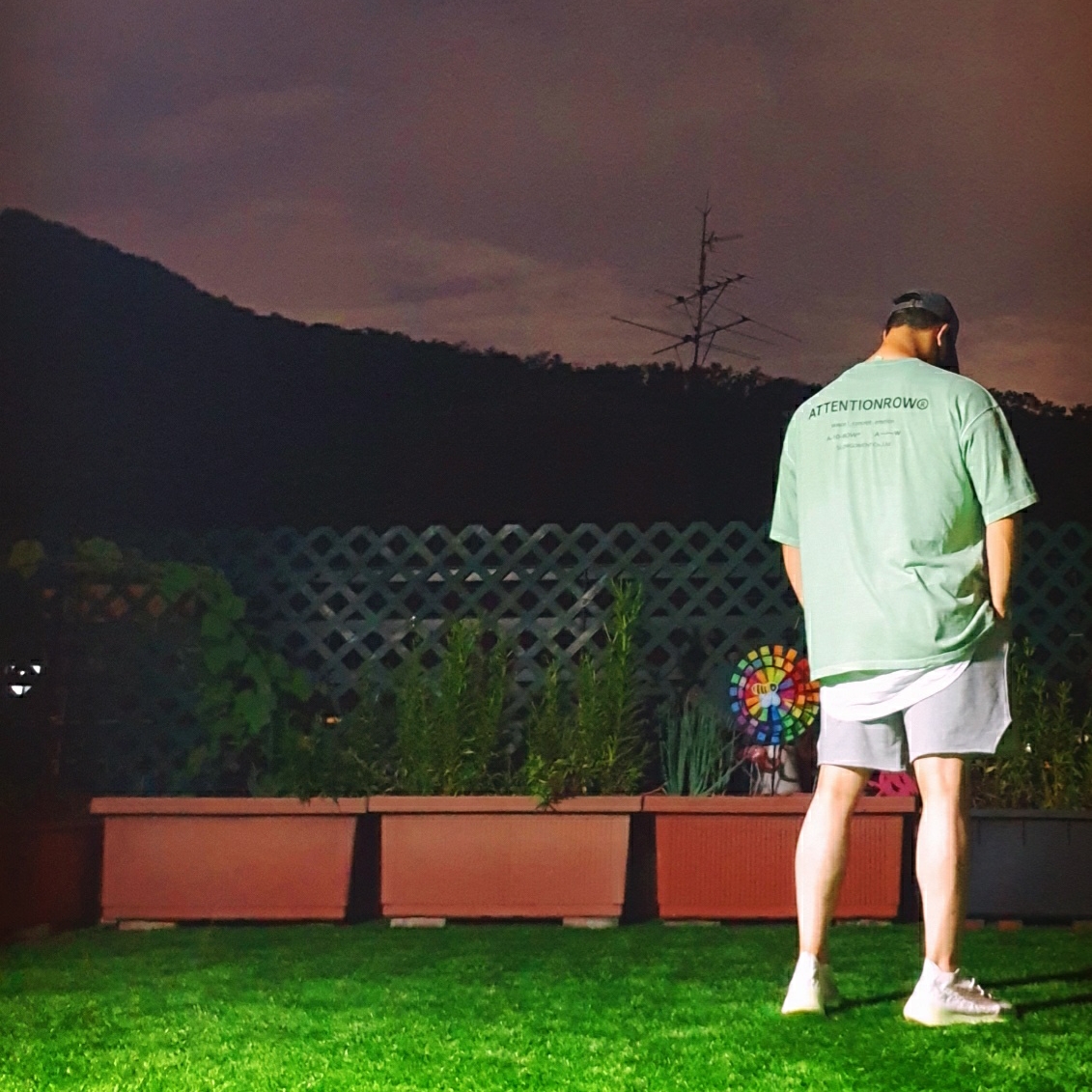 Adidas Yeezy Boost 380 Calcite Glow 착용 스타일 - 3