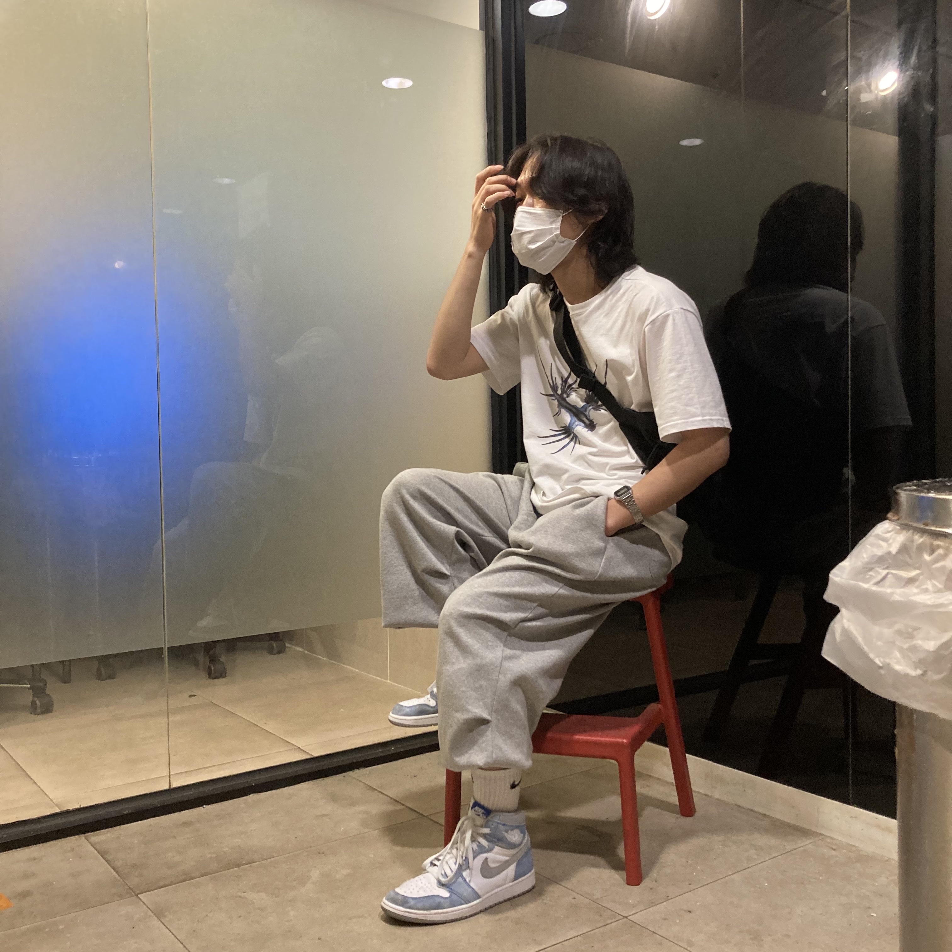 Jordan 1 Retro High OG Hyper Royal 착용 스타일