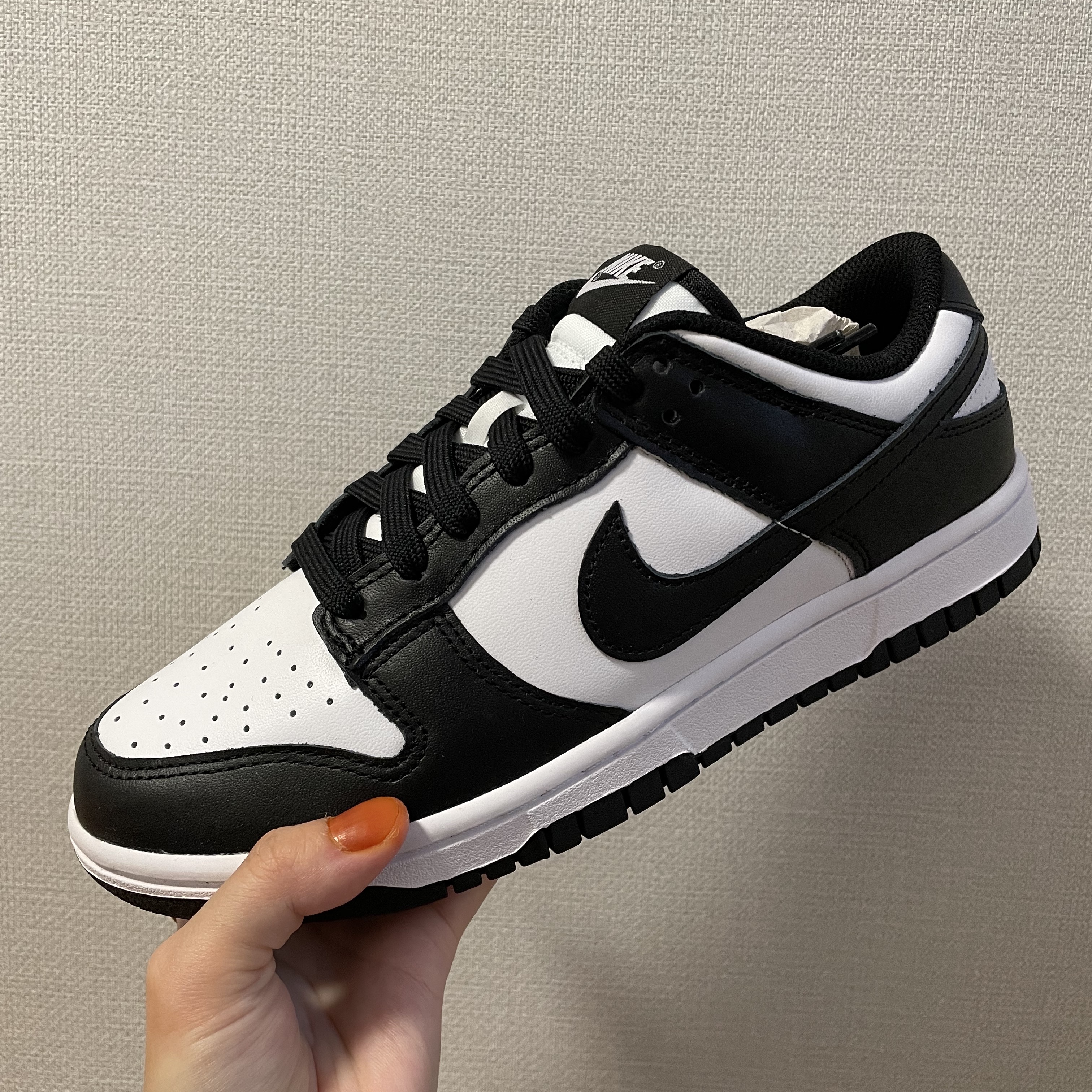 (W) Nike Dunk Low Black 착용 스타일 - 1