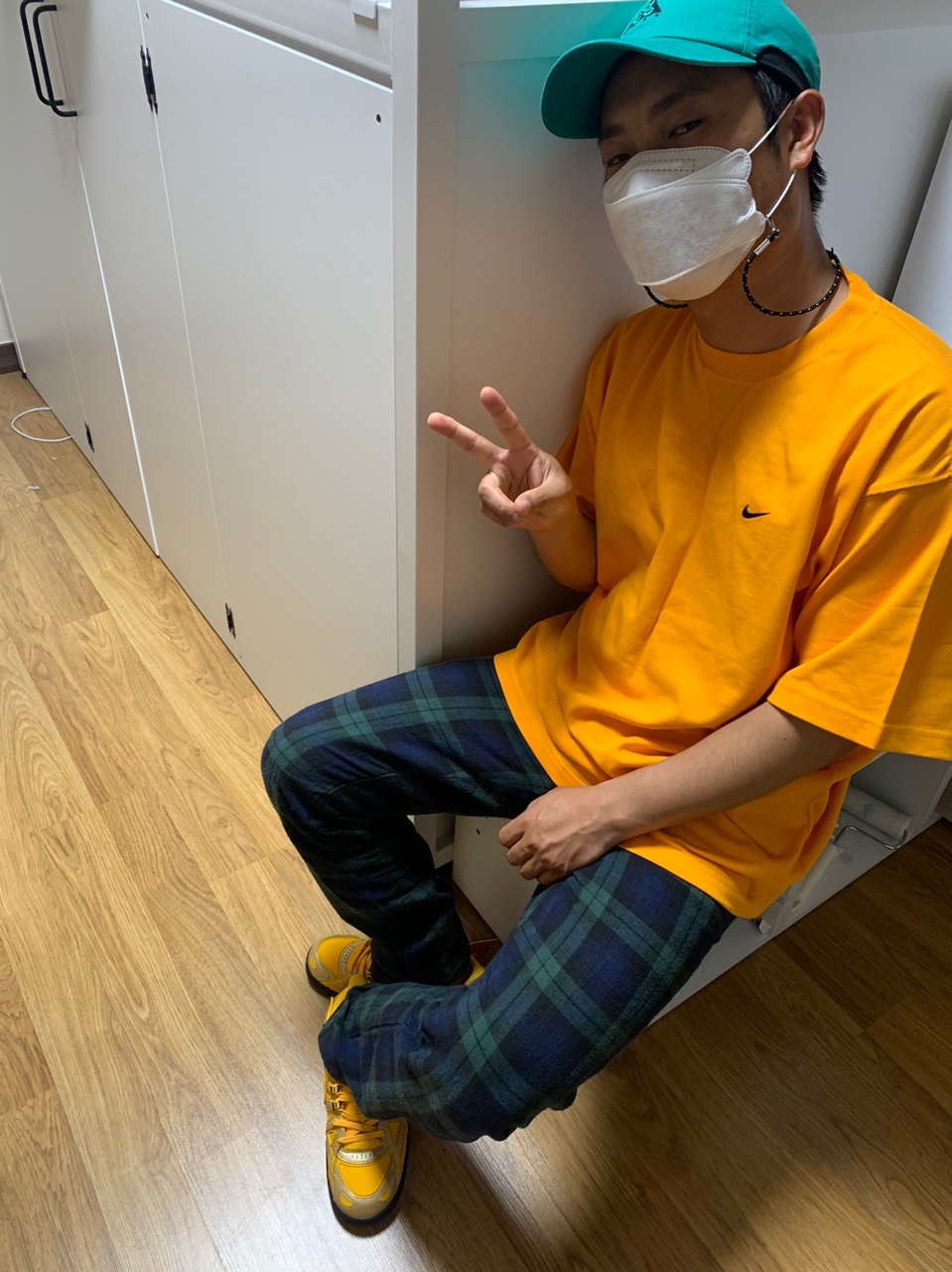 Nike x Kim Jones Oversized T-Shirt Circuit Orange - US/EU, Nike x Off-White Air Rubber Dunk University Gold 착용 스타일