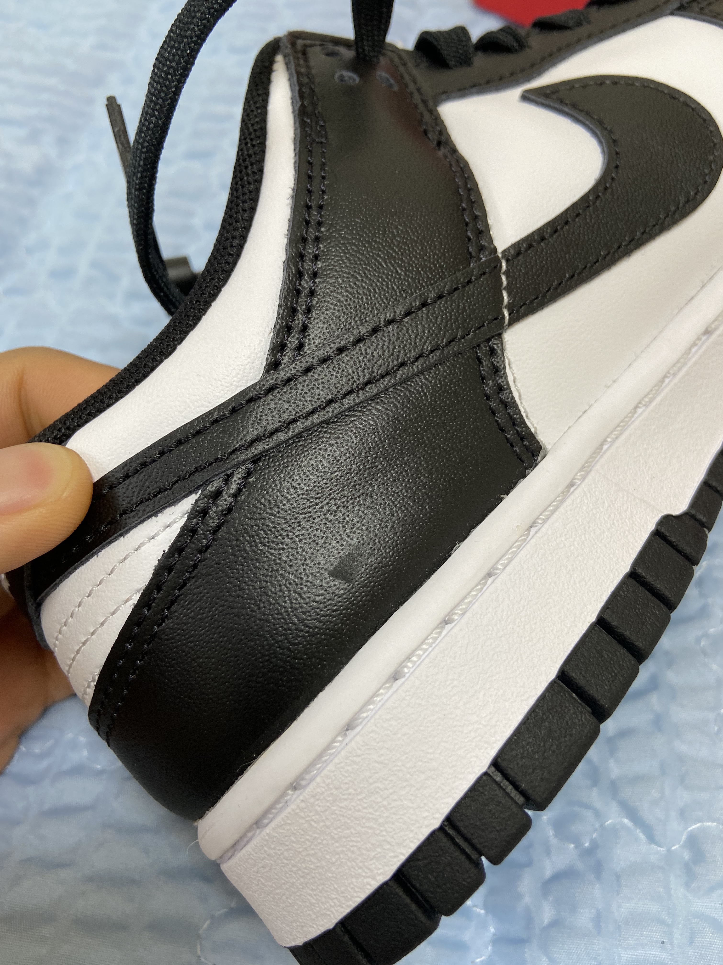 Nike Dunk Low Retro Black 착용 스타일 - 1