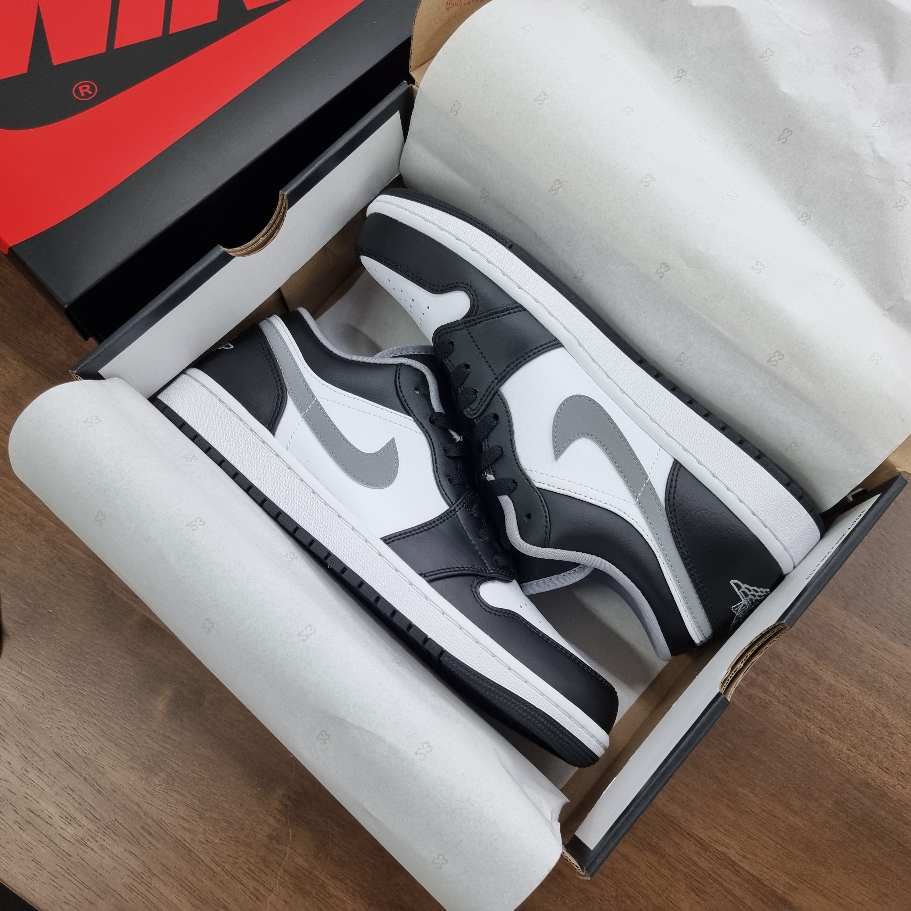 Jordan 1 Low Black Particle Grey 착용 스타일 - 1