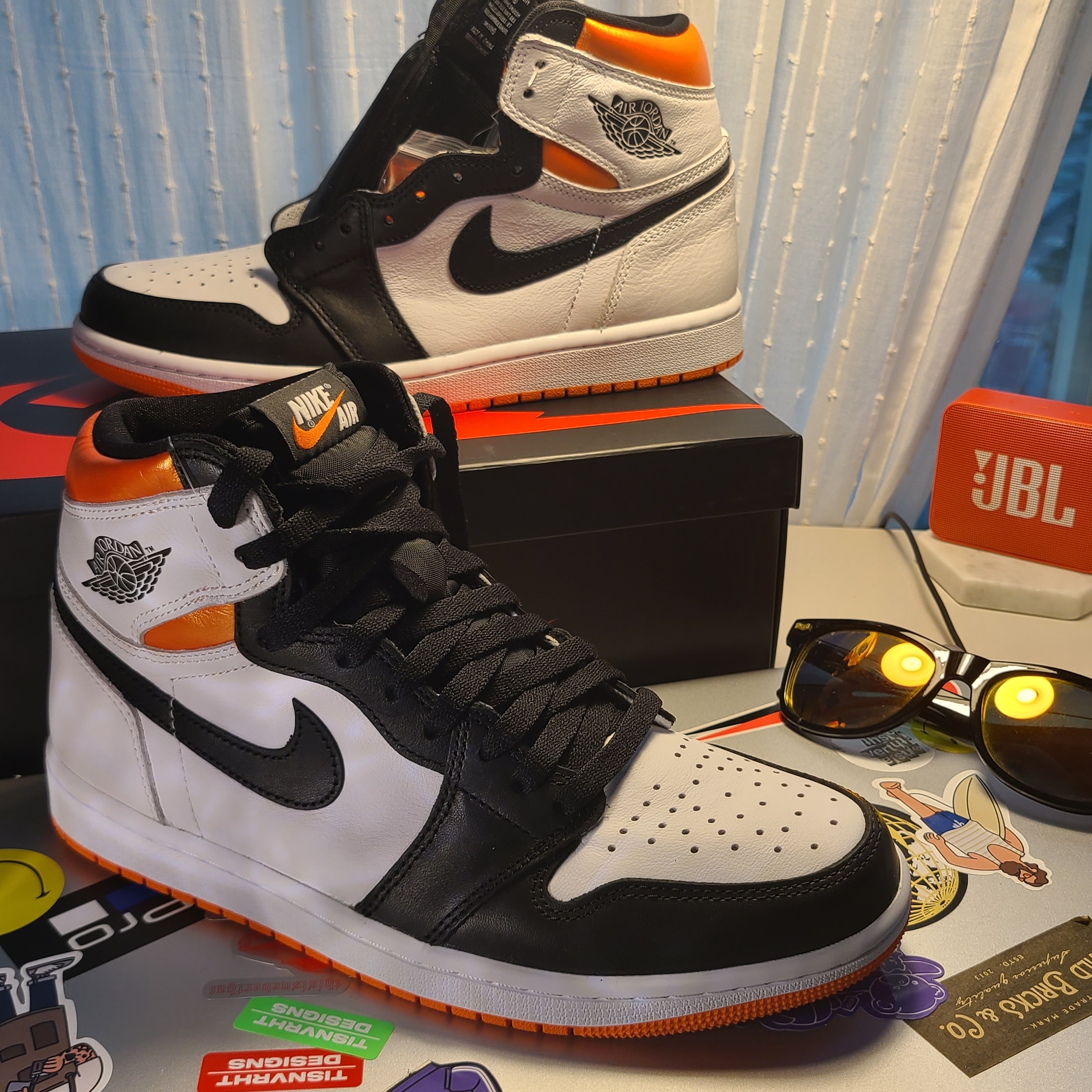 Jordan 1 Retro High OG Electro Orange 착용 스타일