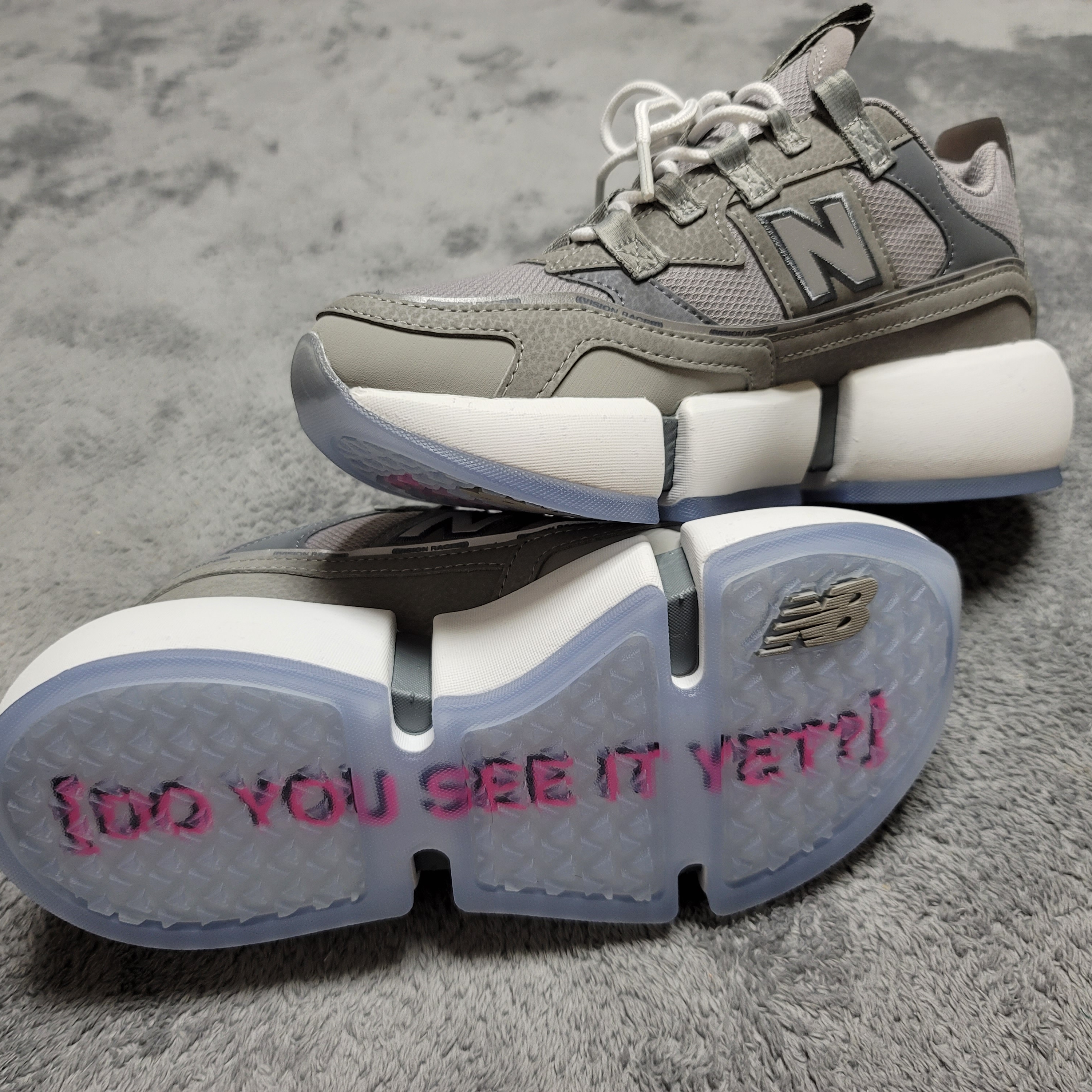 New Balance x Jaden Smith Vision Racer Grey 착용 스타일 - 1