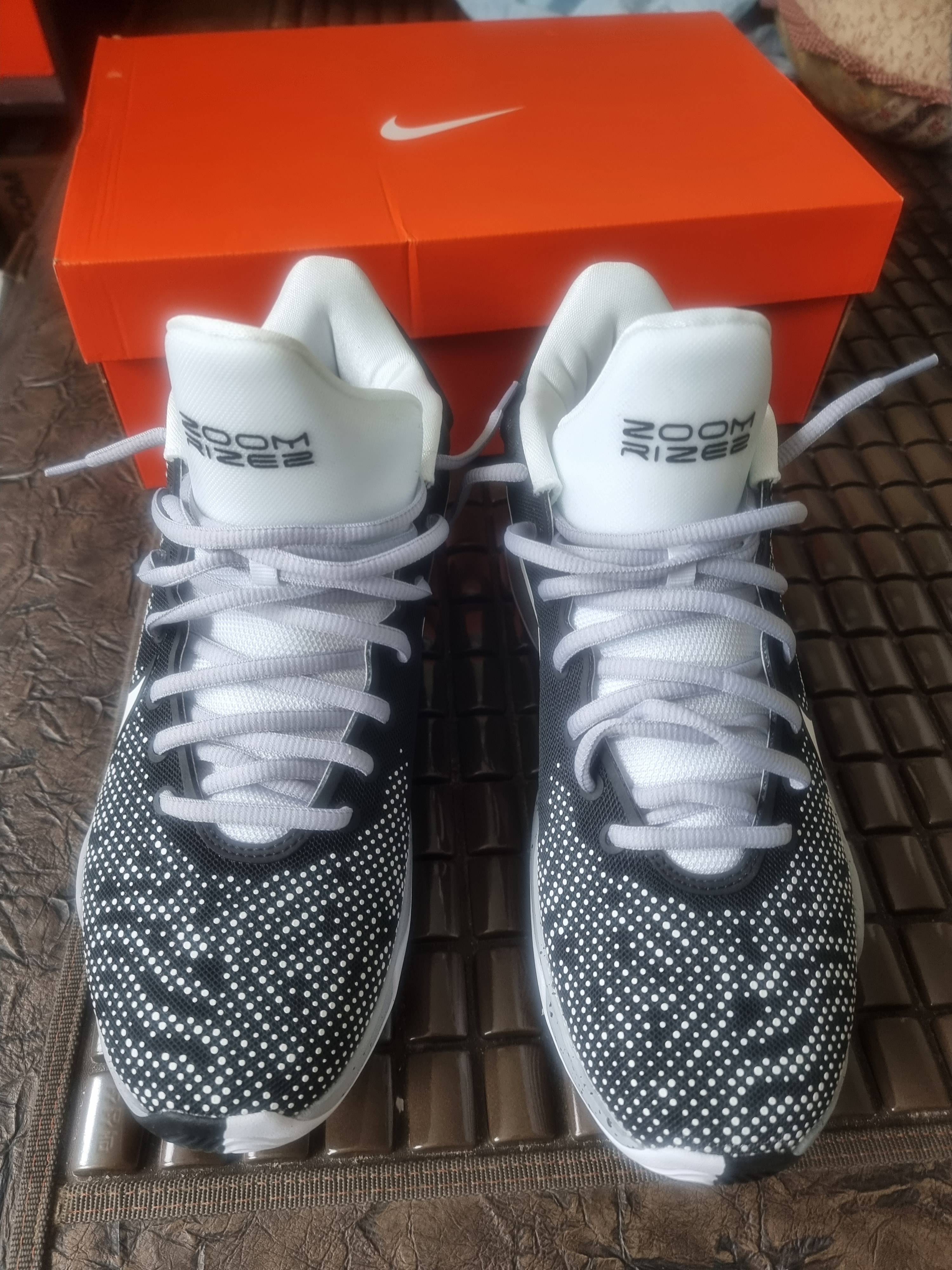 Nike Air Zoom Rize 2 Black White 착용 스타일