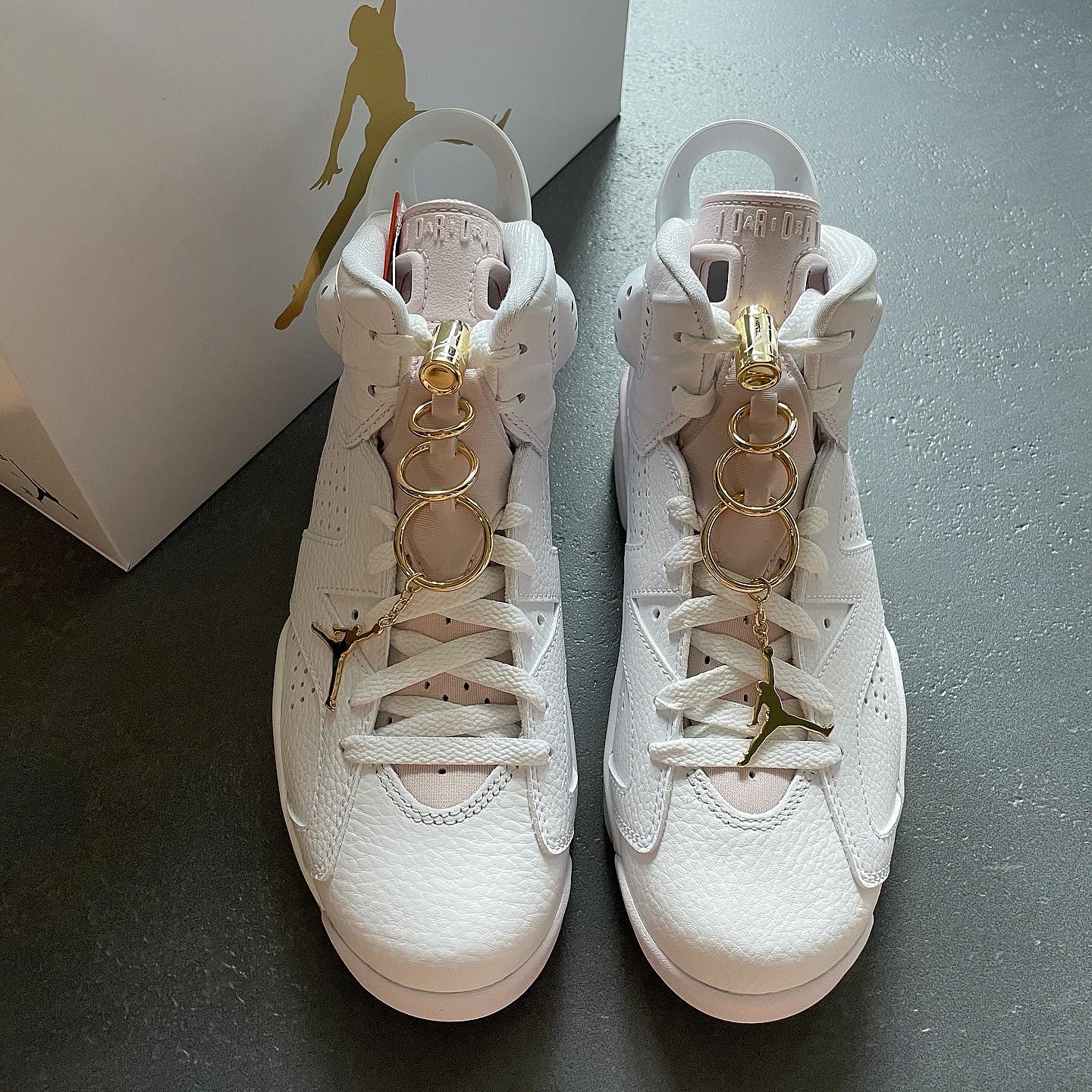 (W) Jordan 6 Retro Gold Hoops 착용 스타일 - 2
