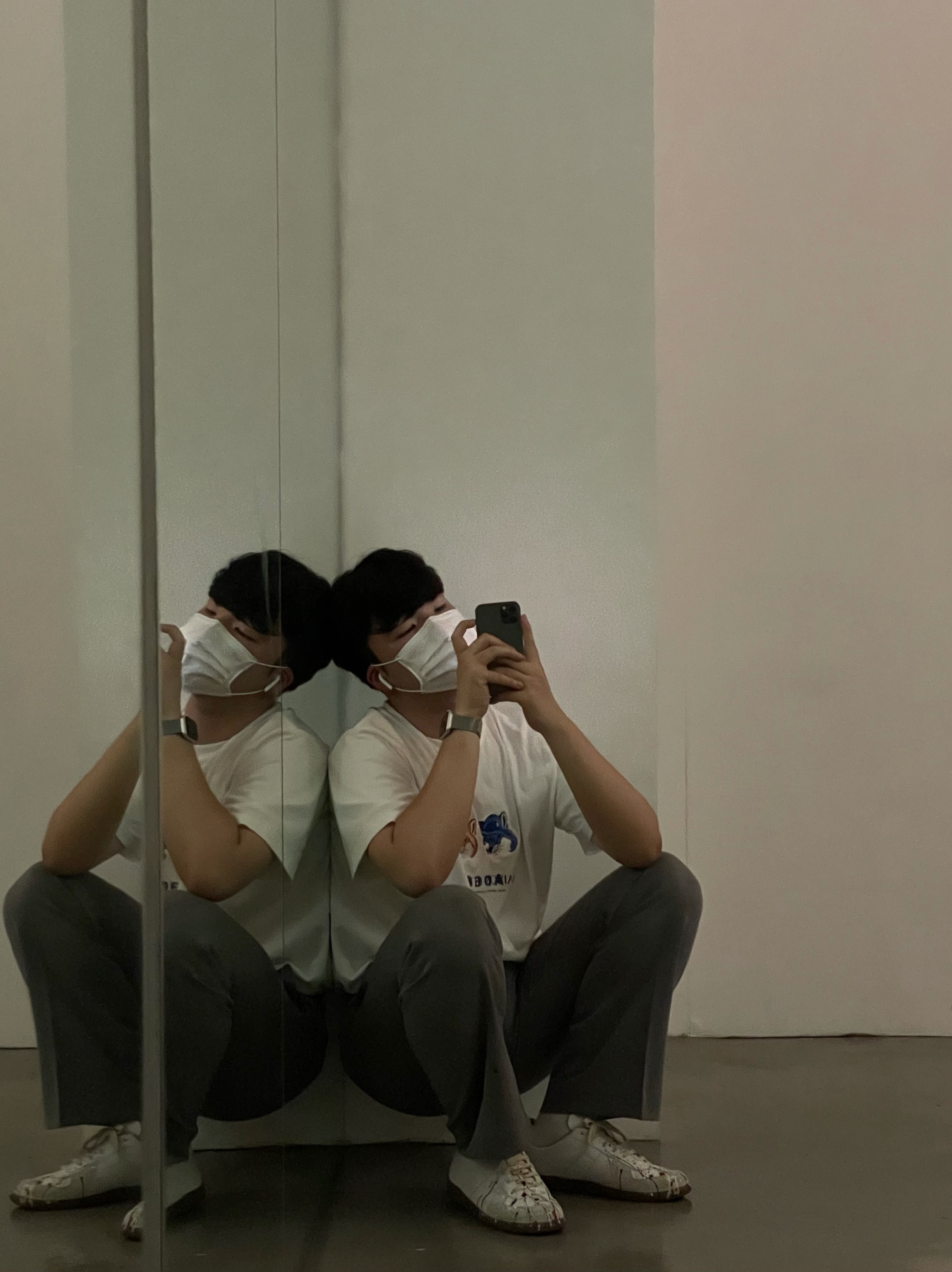 Maison Margiela Replica Paint Drop Sneakers 착용 스타일 - 2