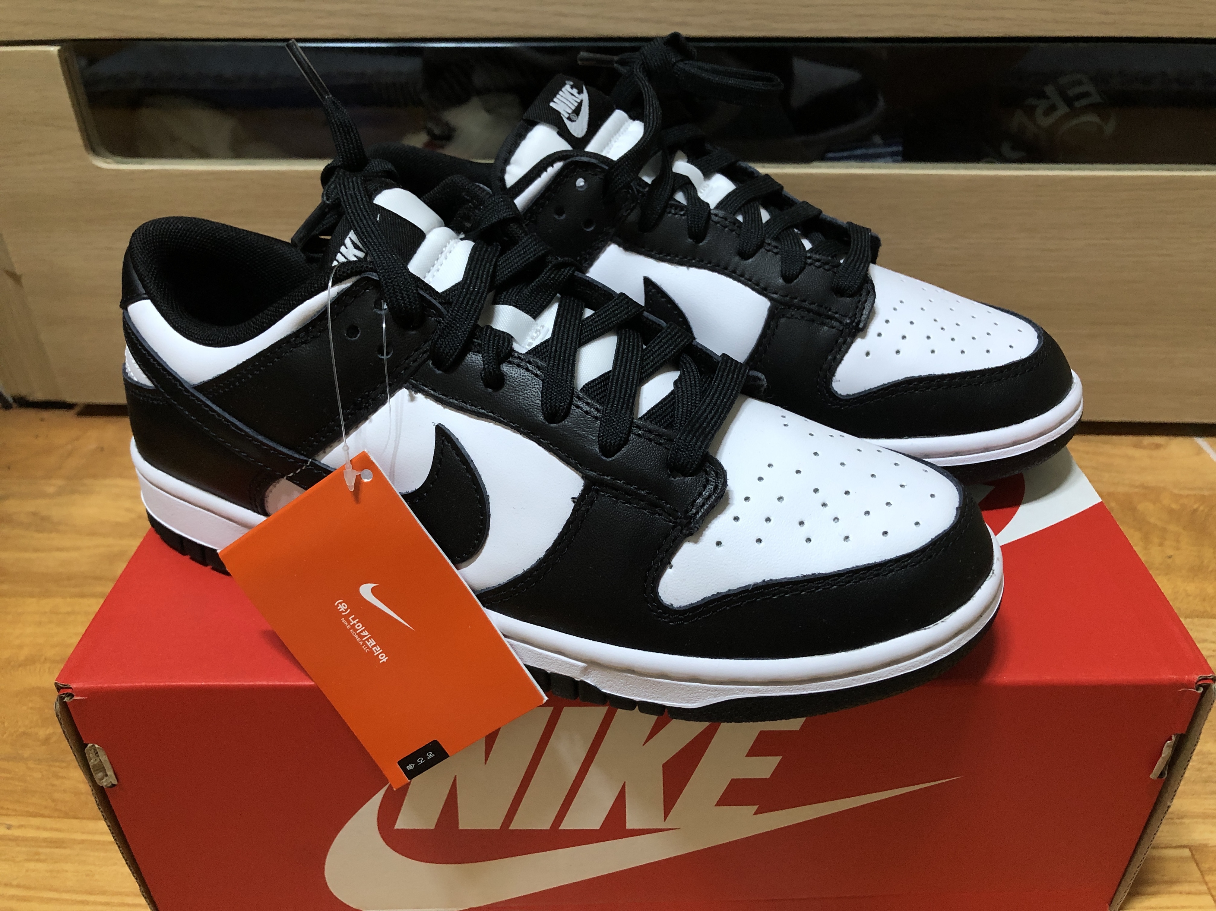 Nike Dunk Low Retro Black 착용 스타일 - 2