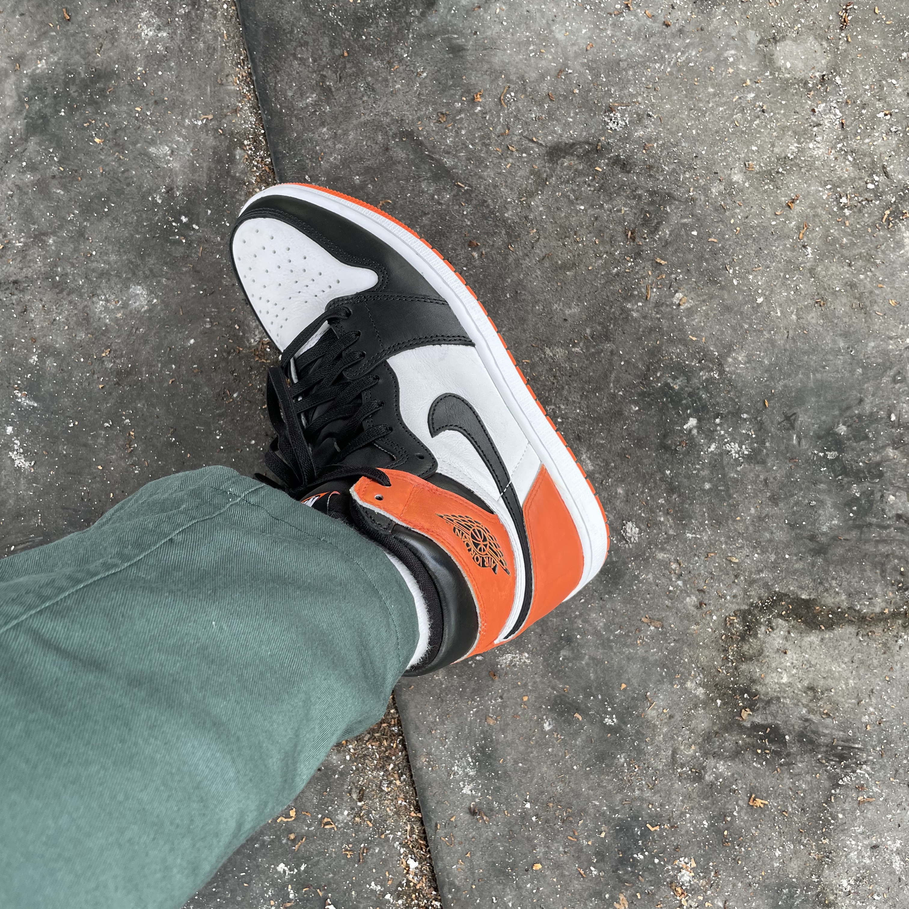 Jordan 1 Retro High OG Electro Orange 착용 스타일 - 1