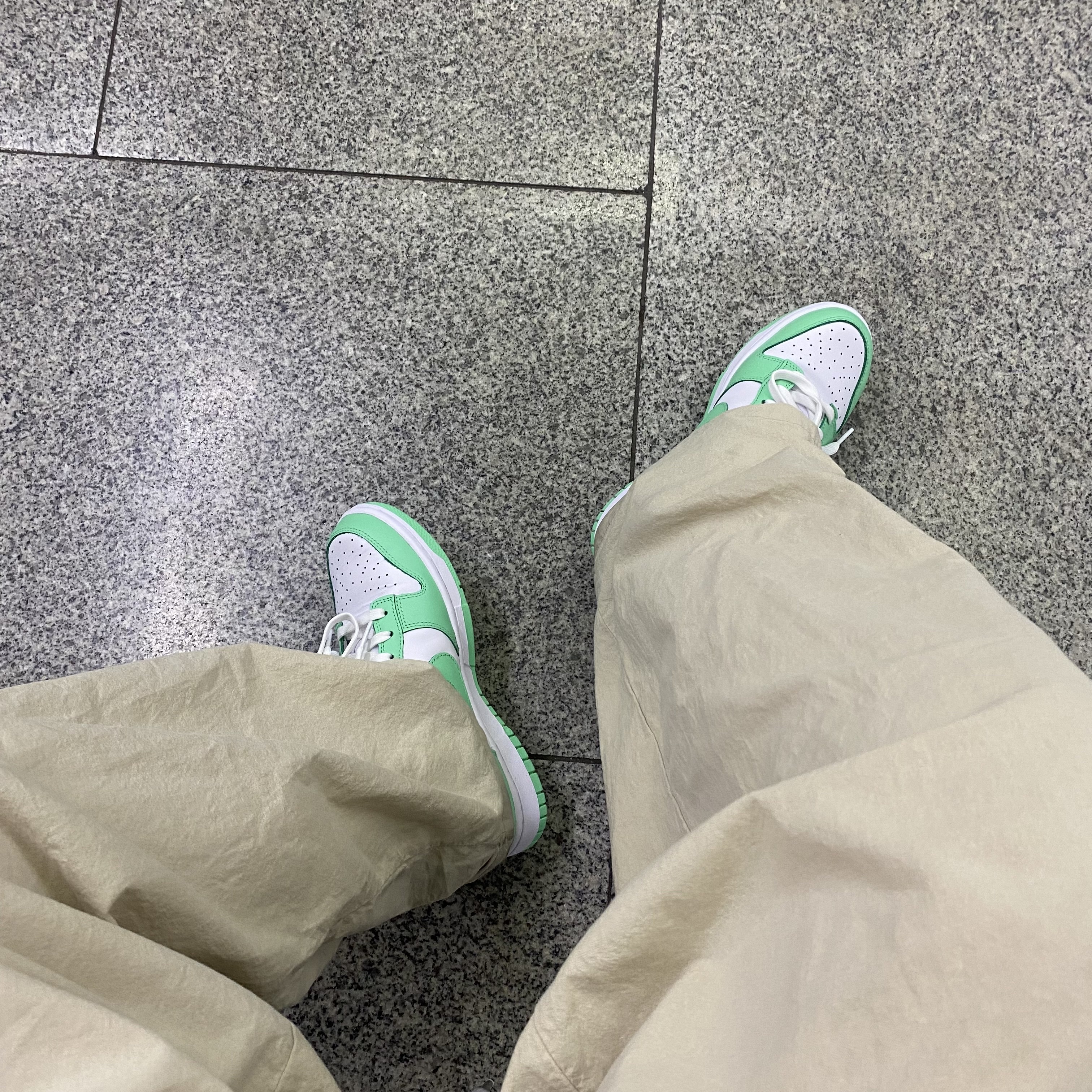 (W) Nike Dunk Low Green Glow 착용 스타일