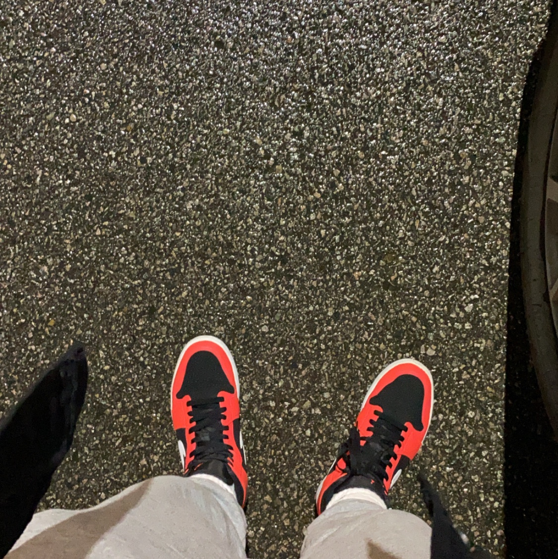 Jordan 1 Mid Infrared 23 착용 스타일