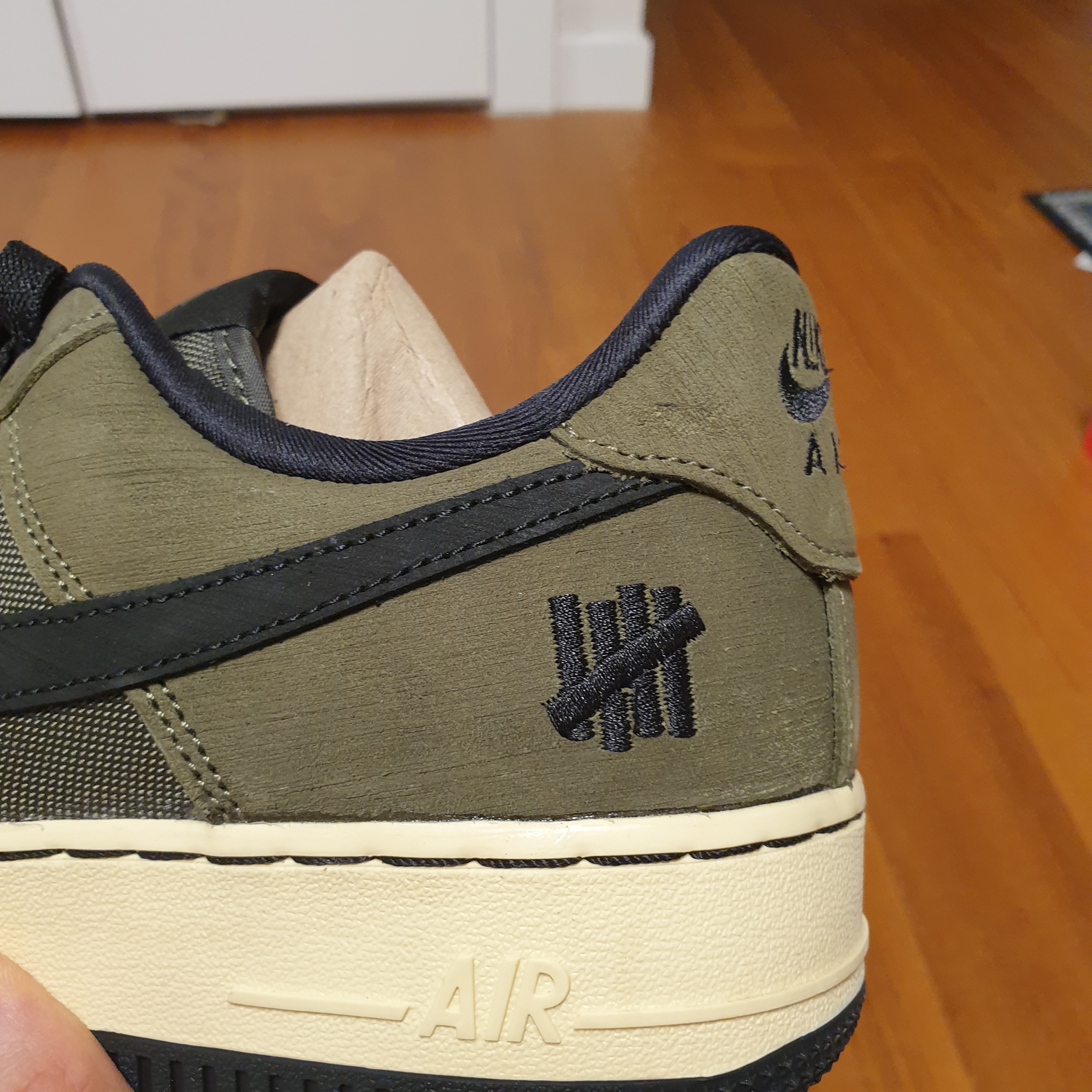 Nike x Undefeated Air Force 1 Low SP Ballistic 착용 스타일 - 5