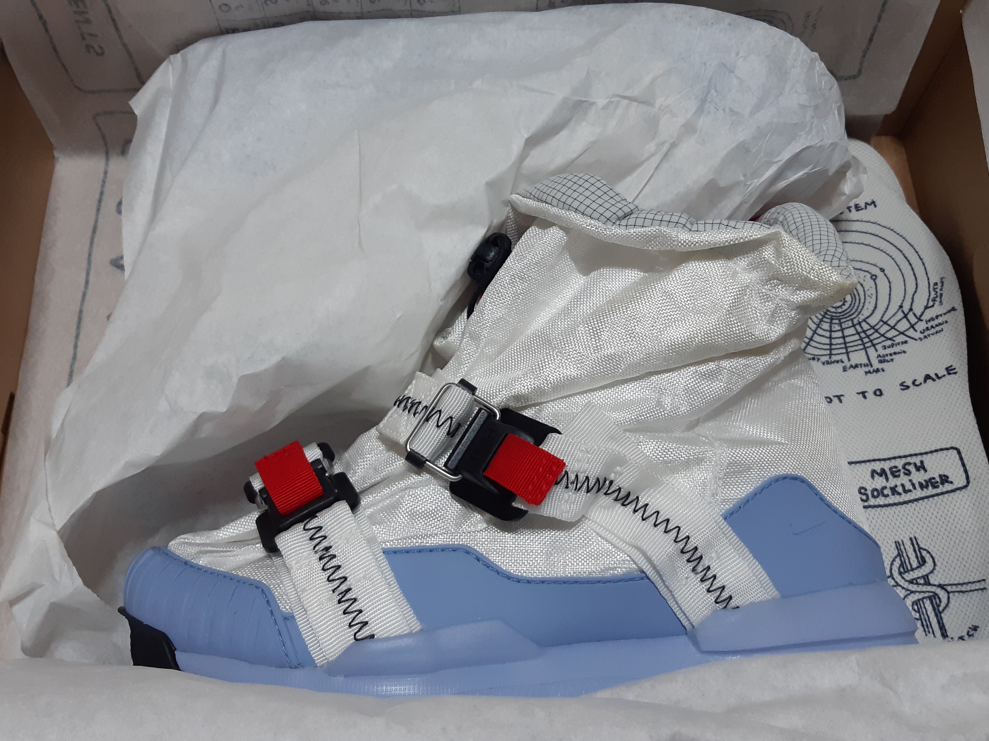 Nike SB Dunk High Dog Walker, Adidas Yeezy Boost 700 V2 Static 2018 착용 스타일 - 5