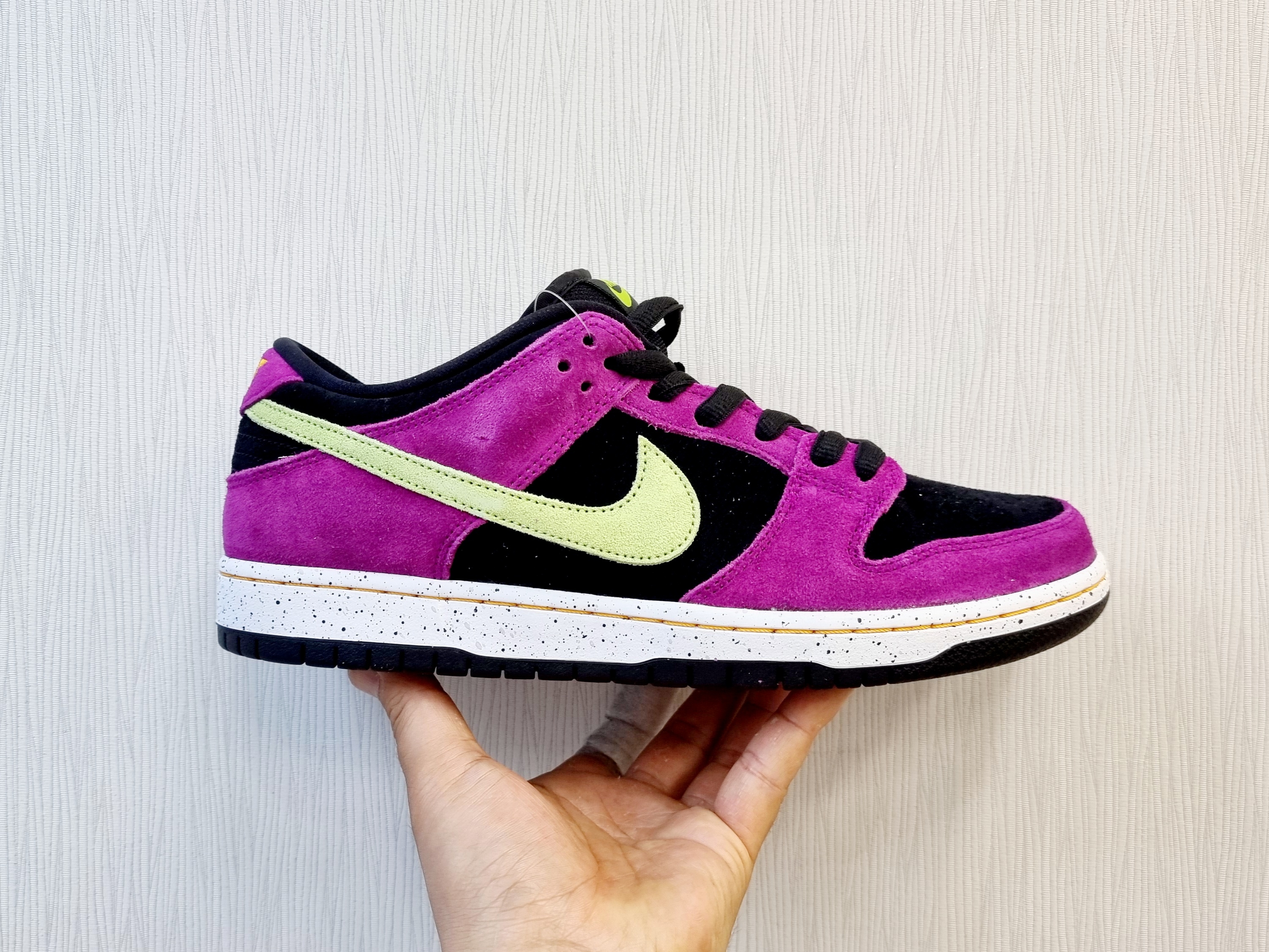 Nike SB Dunk Low Pro Red Plum 착용 스타일 - 3