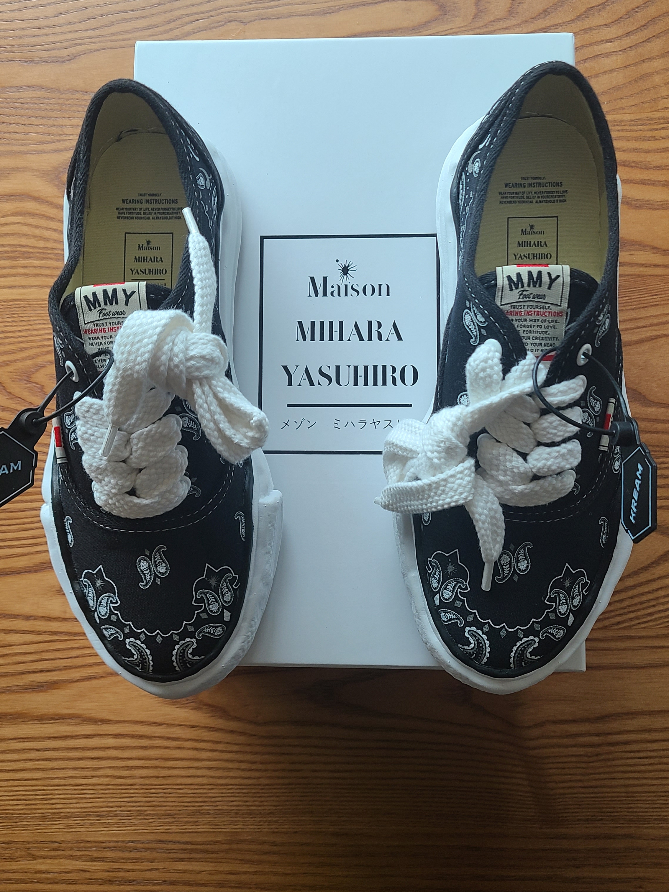 Maison Mihara Yasuhiro Baker OG Sole Bandana Low-top Sneakers Black 착용 스타일 - 1