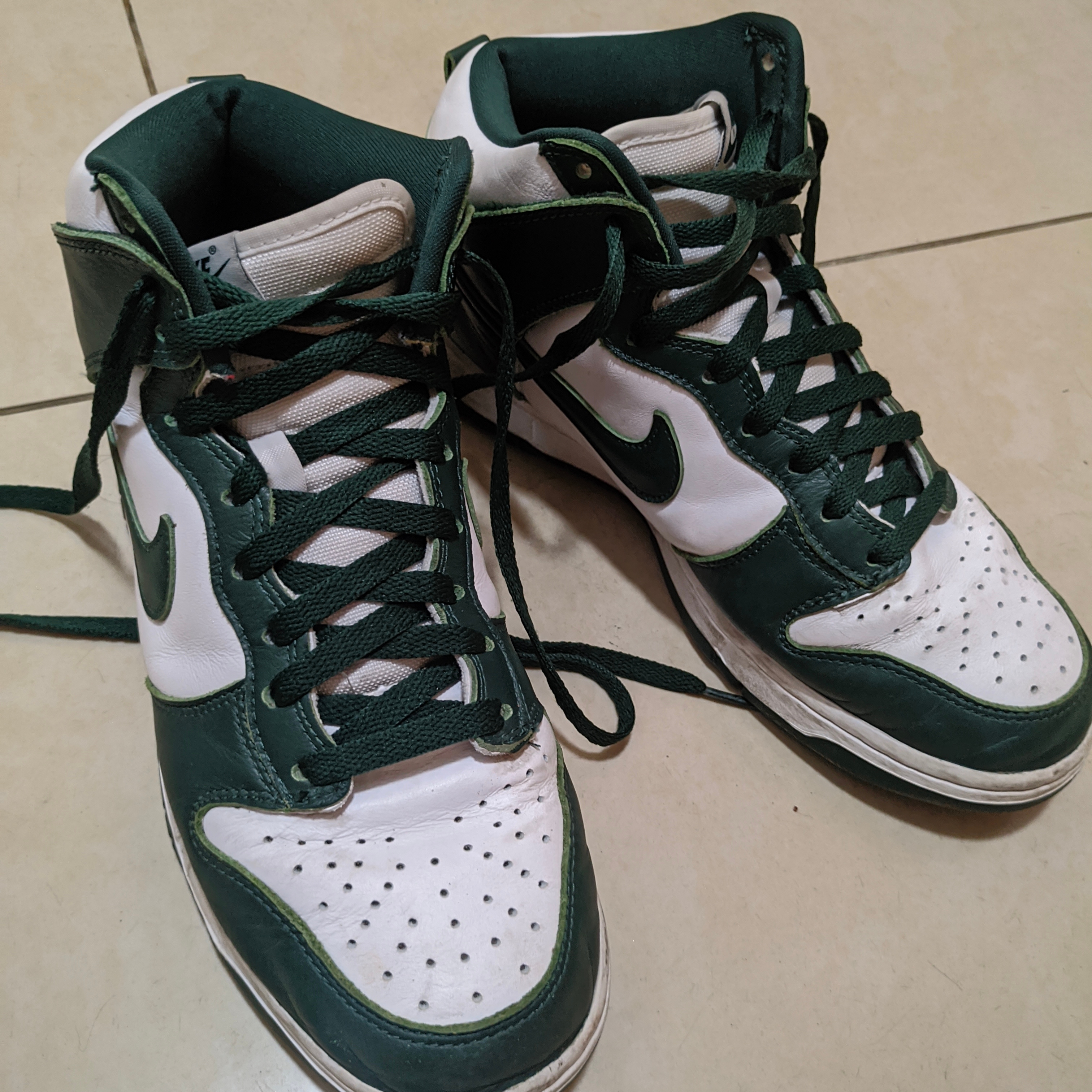 Nike Dunk High SP Spartan Green 착용 스타일