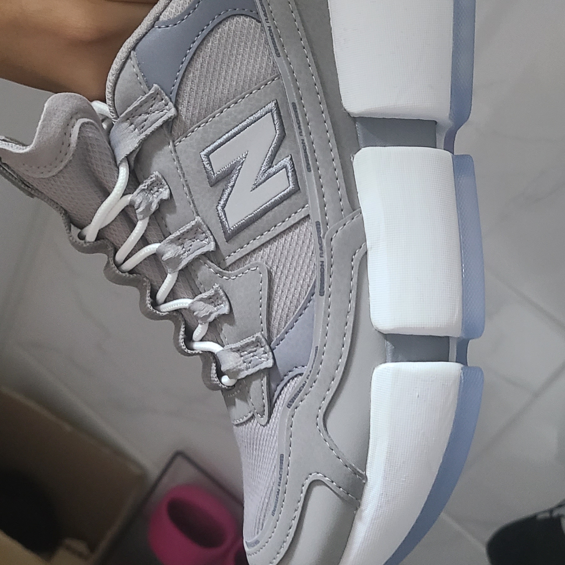 New Balance x Jaden Smith Vision Racer Grey 착용 스타일 - 1