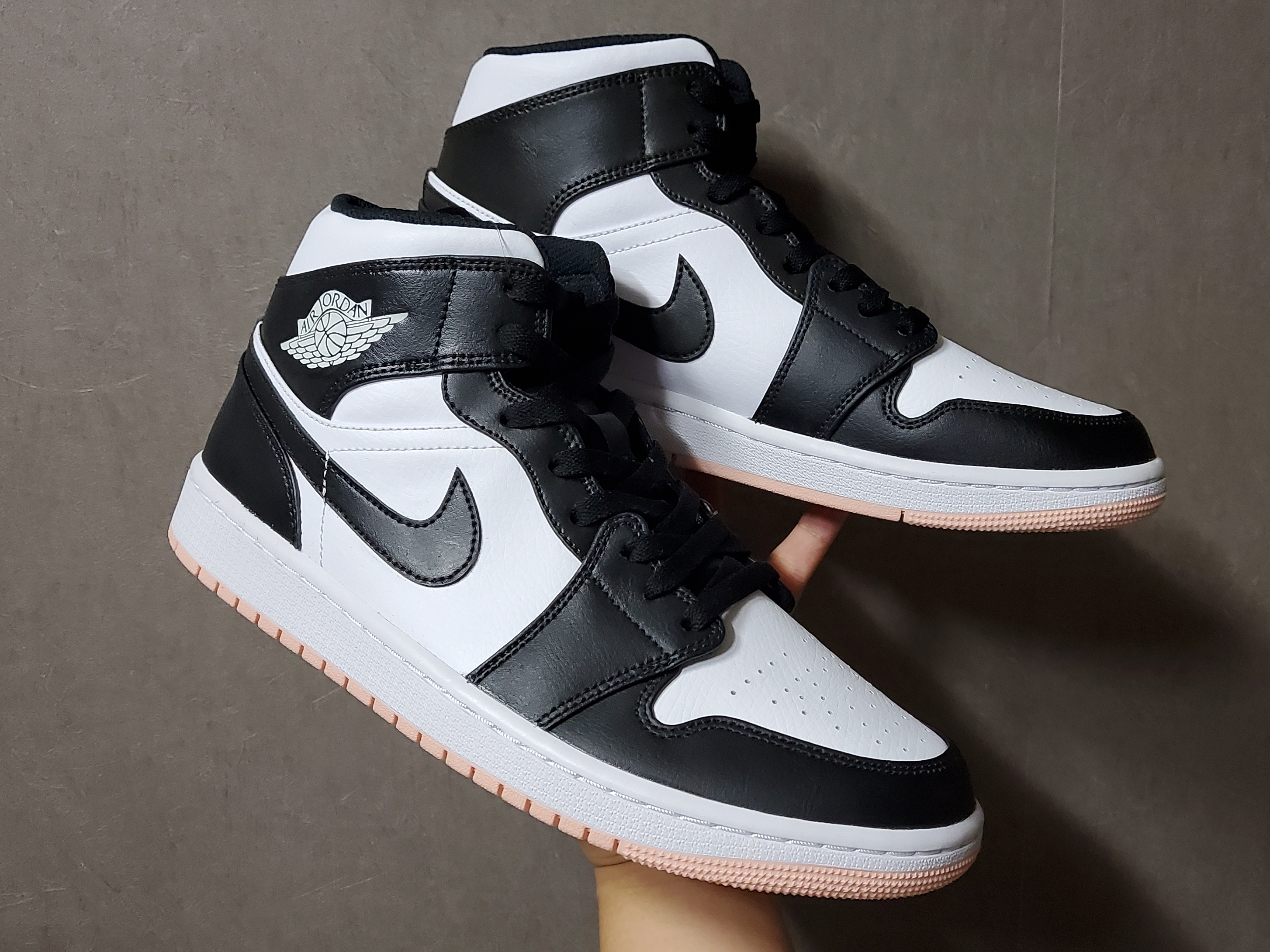 Jordan 1 Mid Arctic Orange, Jordan 1 Retro High OG Black White 2014 착용 스타일 - 1