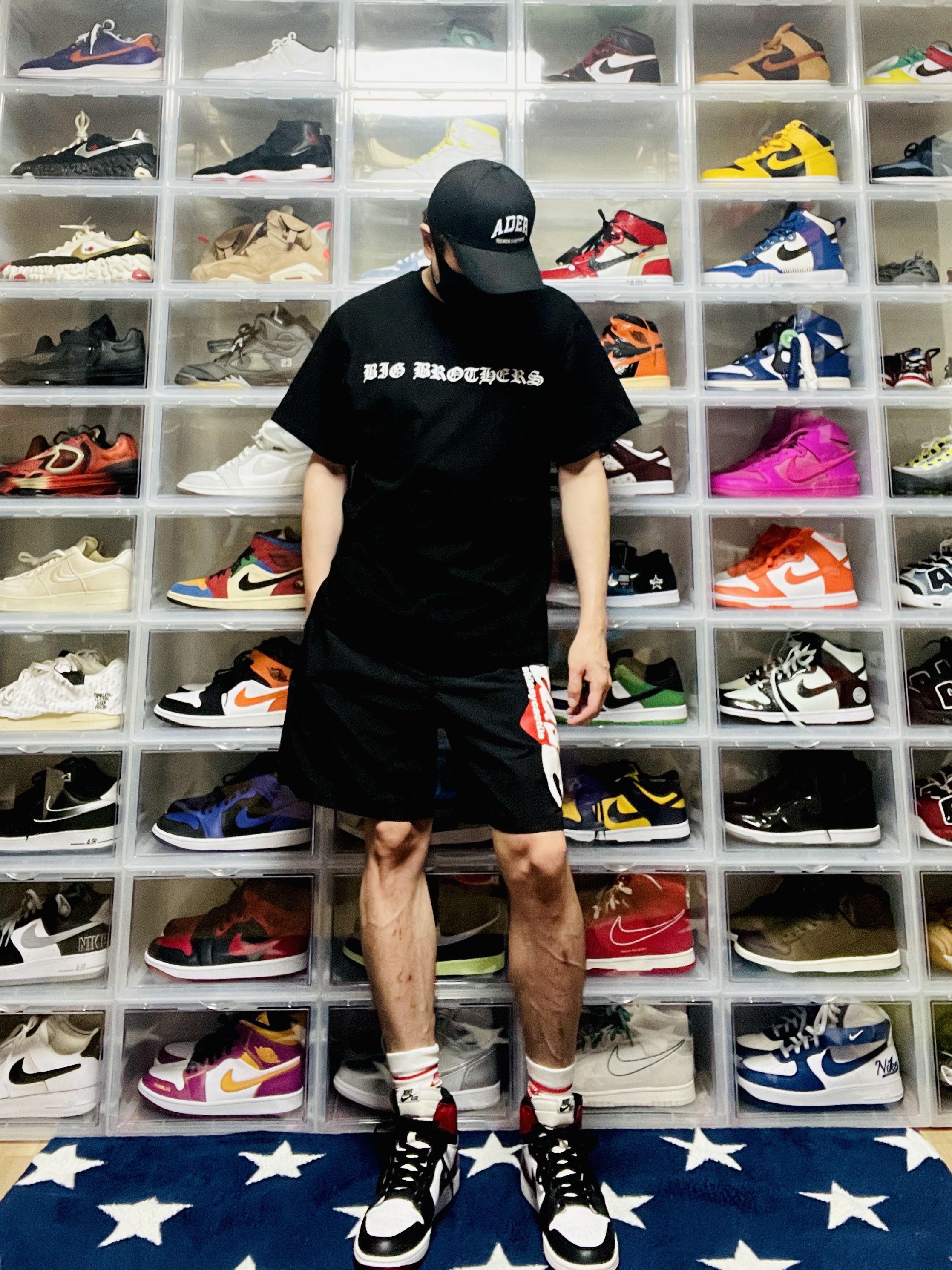 Jordan 1 Retro Black Toe 2013, Stussy x Cactus Plant Flea Market Shorts Black 착용 스타일 - 1