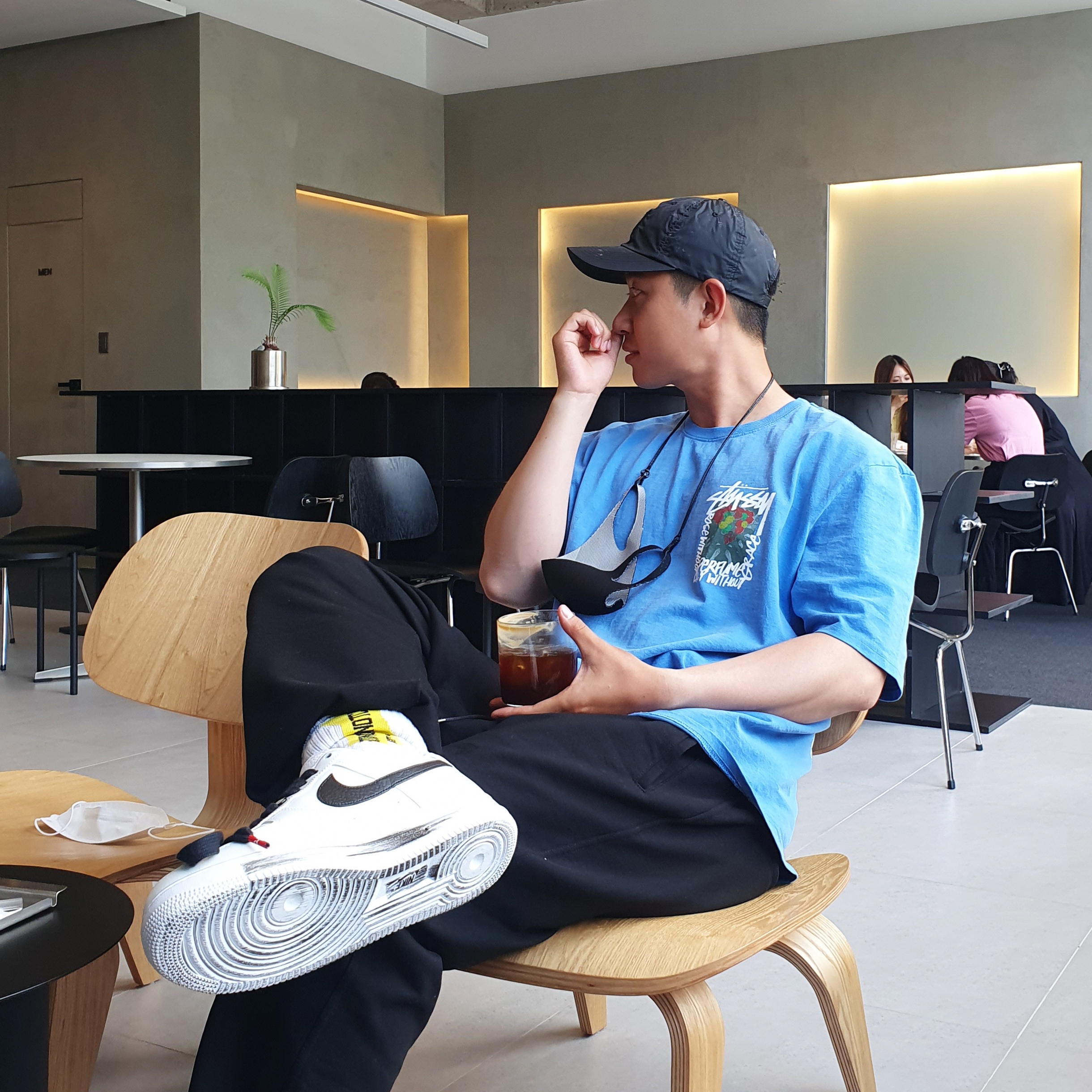 Nike x Peaceminusone Air Force 1 Low Para-Noise 2.0, Stussy Camellias Pig. Dyed T-Shirt Blue 착용 스타일 - 1