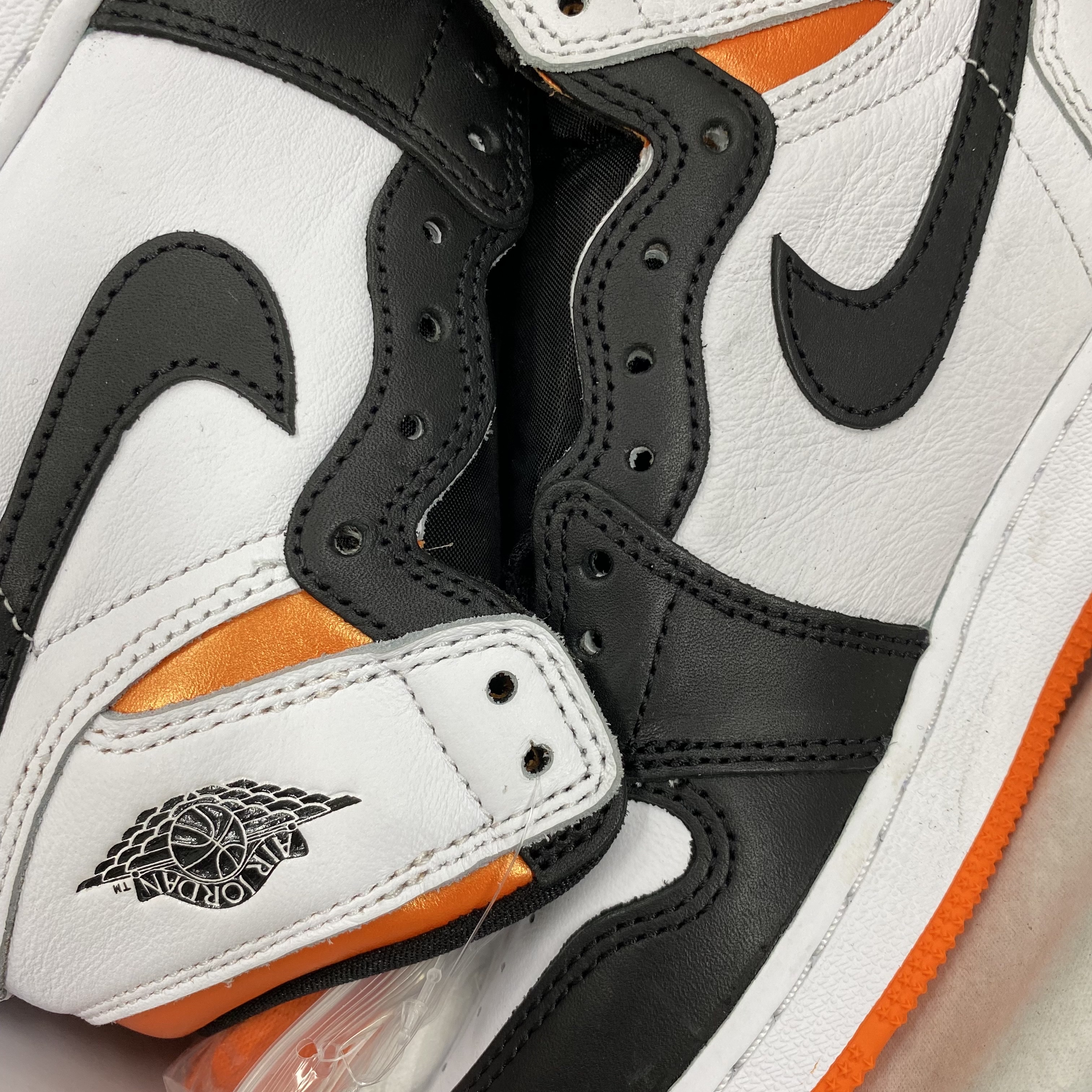 (GS) Jordan 1 Retro High OG Electro Orange 착용 스타일 - 3