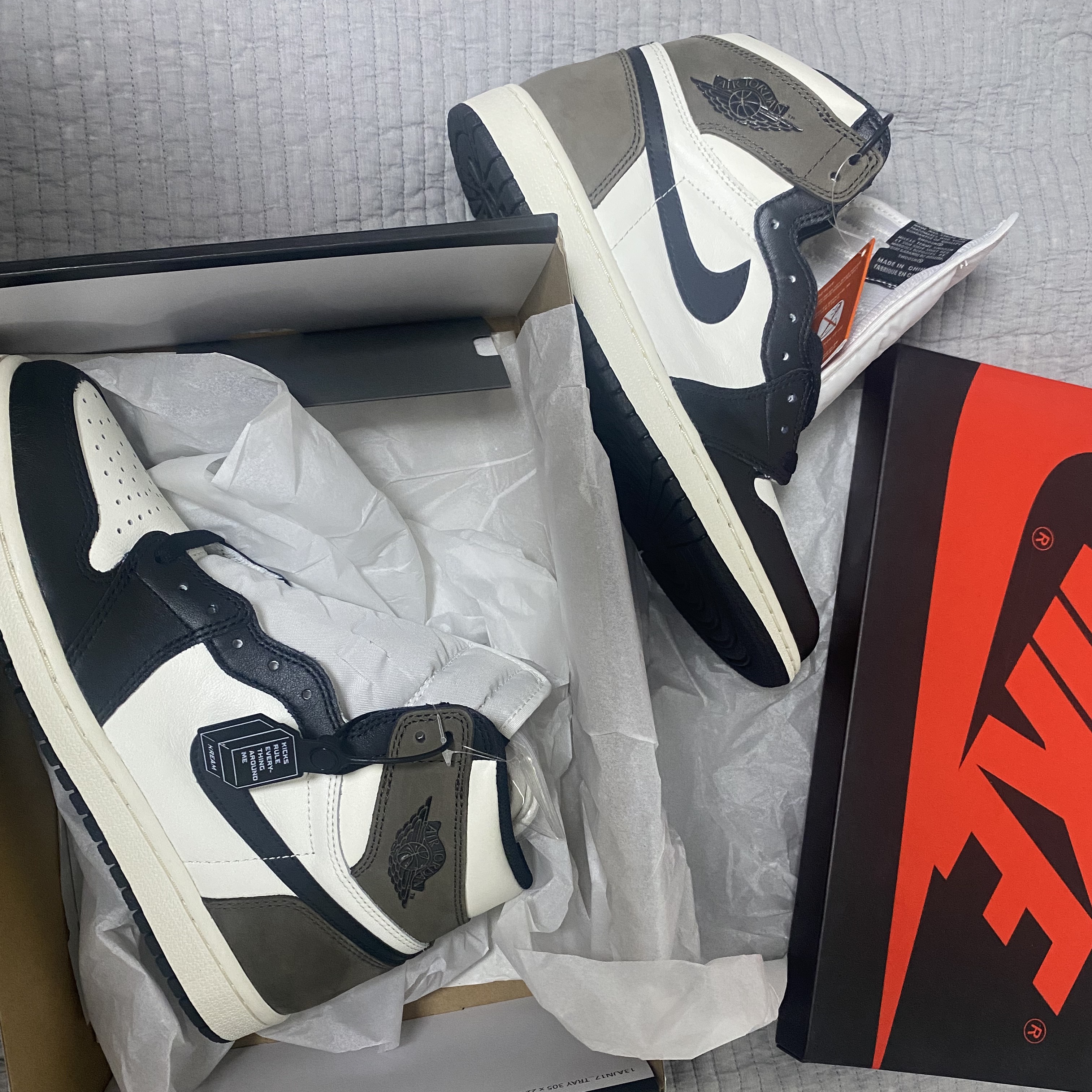 Jordan 1 Retro High OG Black Mocha 착용 스타일 - 1