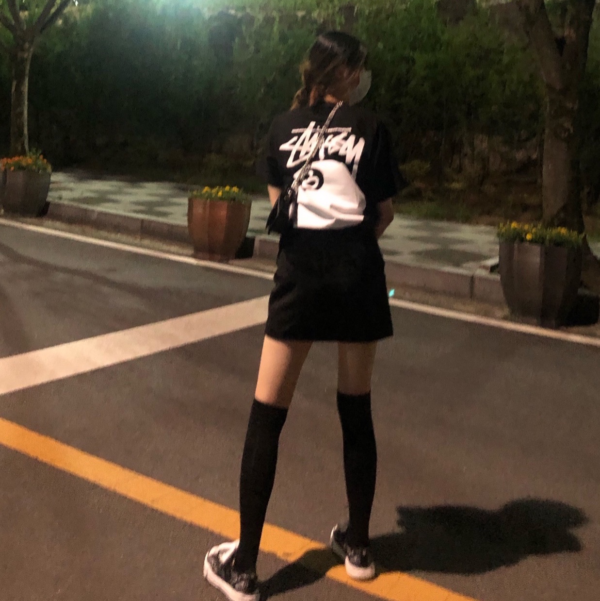 Stussy 8 Ball T-Shirt Black - 21SS, Maison Mihara Yasuhiro Peterson OG Sole Canvas Bandana Low-top Sneakers Black 착용 스타일 - 3