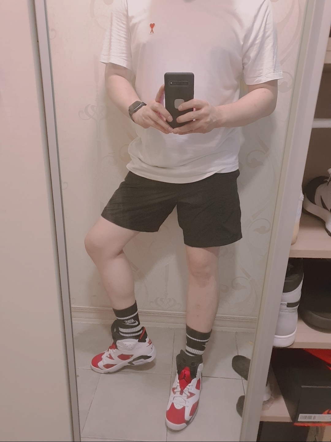 Jordan 6 Retro Carmine 2021, AMI de Coeur T-Shirt White Blanc 착용 스타일 - 2